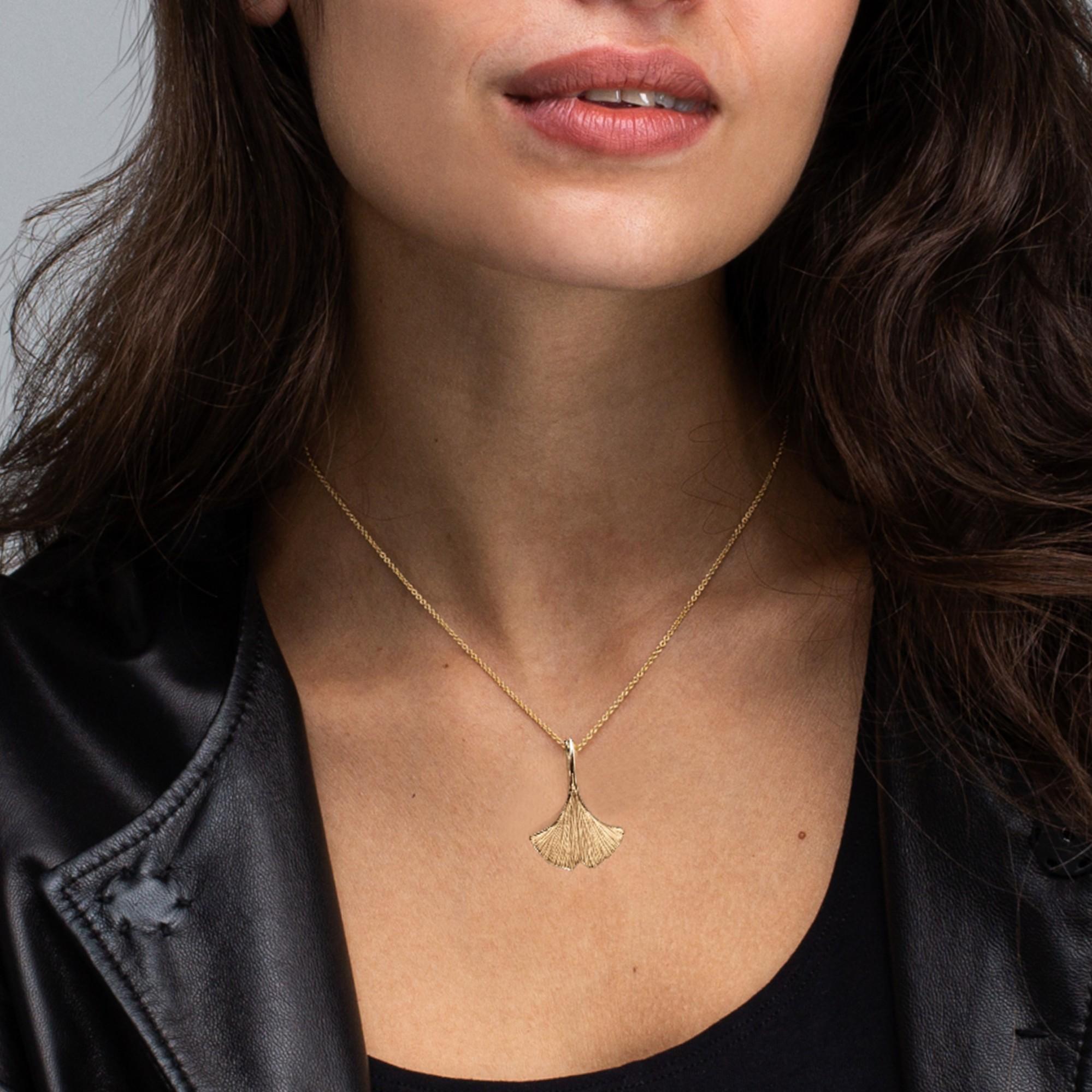 Women's Alex Jona 18 Karat Yellow Gold Ginkgo Pendant Necklace For Sale