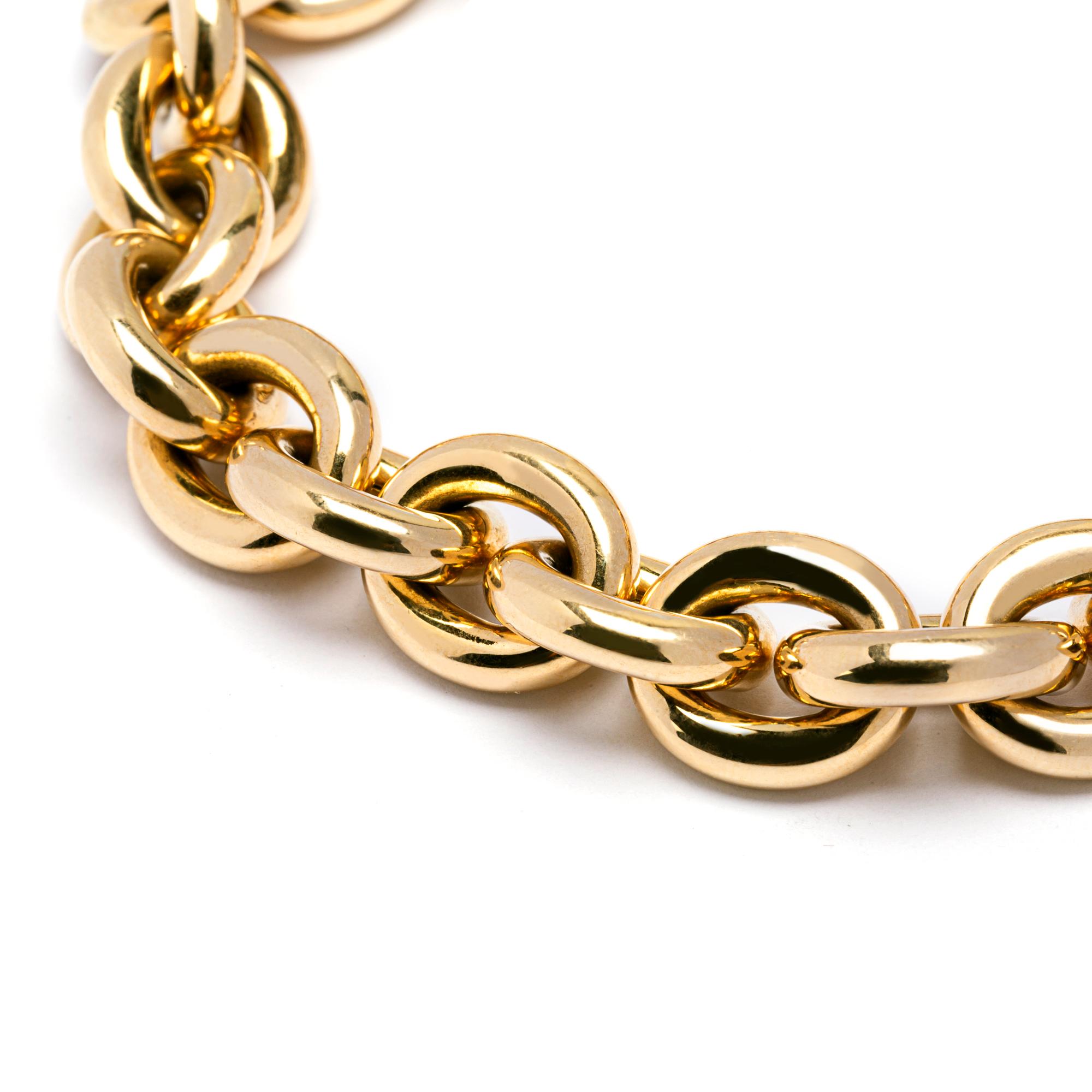 Alex Jona design collection, hand crafted in Italy, 18 karat yellow gold chain bracelet 20 cm. - 7.87 in. long. Total weight 44.5 grams.

Alex Jona jewels stand out, not only for their special design and for the excellent quality of the gemstones,