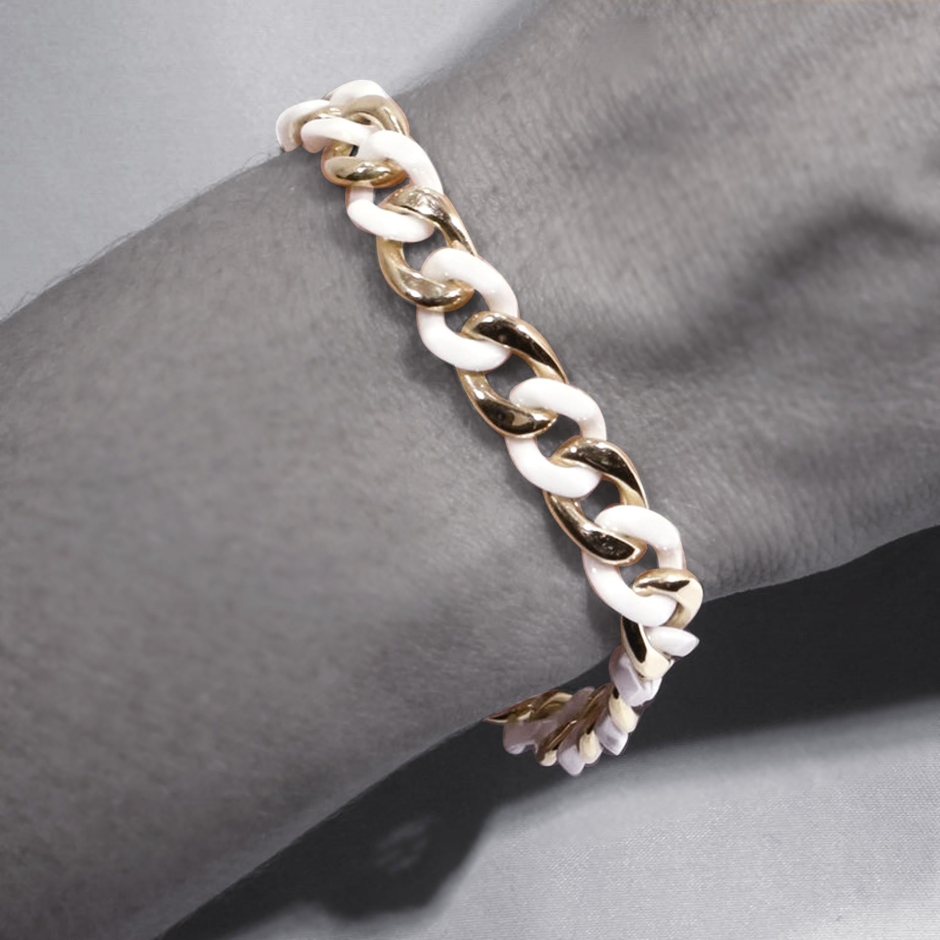 Alex Jona design collection, hand crafted in Italy, alternating 18k yellow gold and white high-tech ceramic curb-link bracelet. Dimensions: L= 19.0cm , H = 0.8cm, W =0.5cm , D = 0.3cm
With a hardness approaching that of diamond, high-tech ceramic is