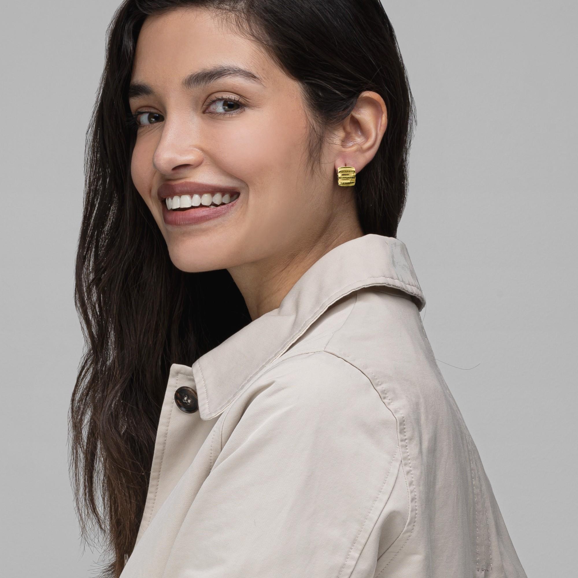 Alex Jona design collection, hand crafted in Italy, 18 karat yellow gold hoop earrings with hammered grooves.  

Alex Jona jewels stand out, not only for their special design and for the excellent quality of the gemstones, but also for the careful