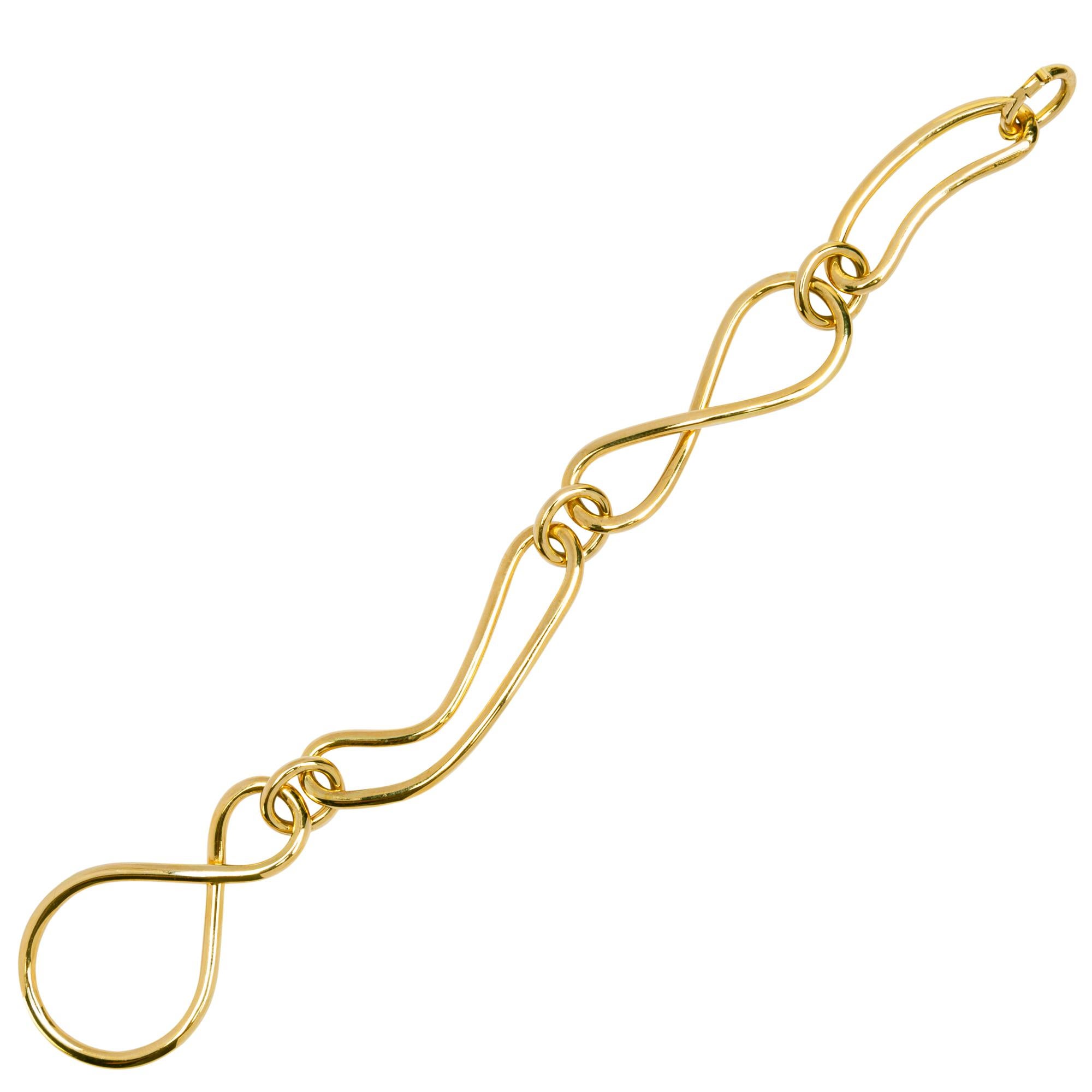 Alex Jona design collection, hand crafted in Italy, 18 karat yellow gold, link chain bracelet. Dimensions: 7.48 in. L x 1.13 in. W - 19 cm. L x 28 mm W.
Alex Jona jewels stand out, not only for their special design and for the excellent quality of
