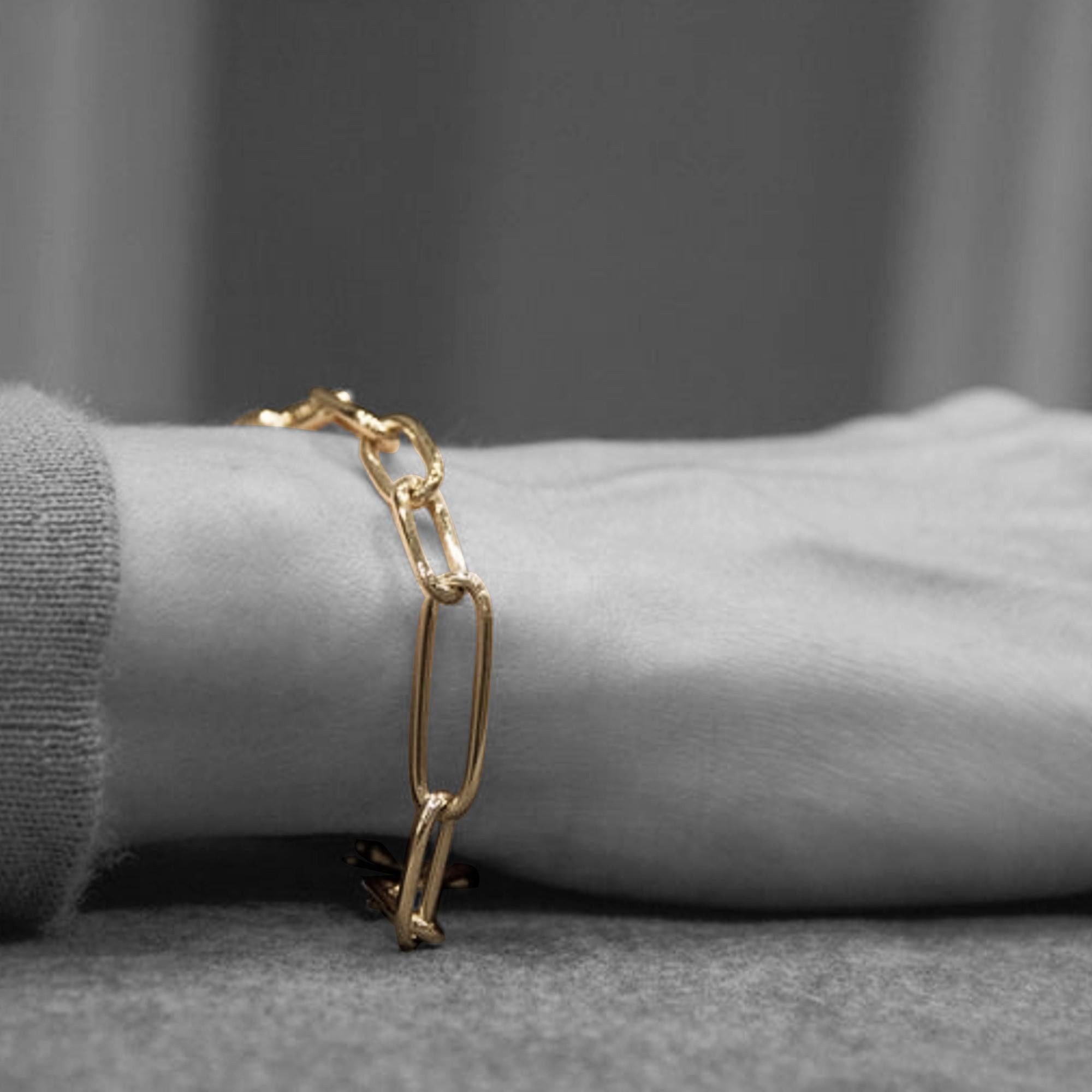 Alex Jona design collection, hand crafted in Italy, 18 karat yellow gold chain bracelet.
Dimension : L 7.87 in X W 0.27 in. -  L 20 cm X W 7 mm

Alex Jona jewels stand out, not only for their special design and for the excellent quality of the