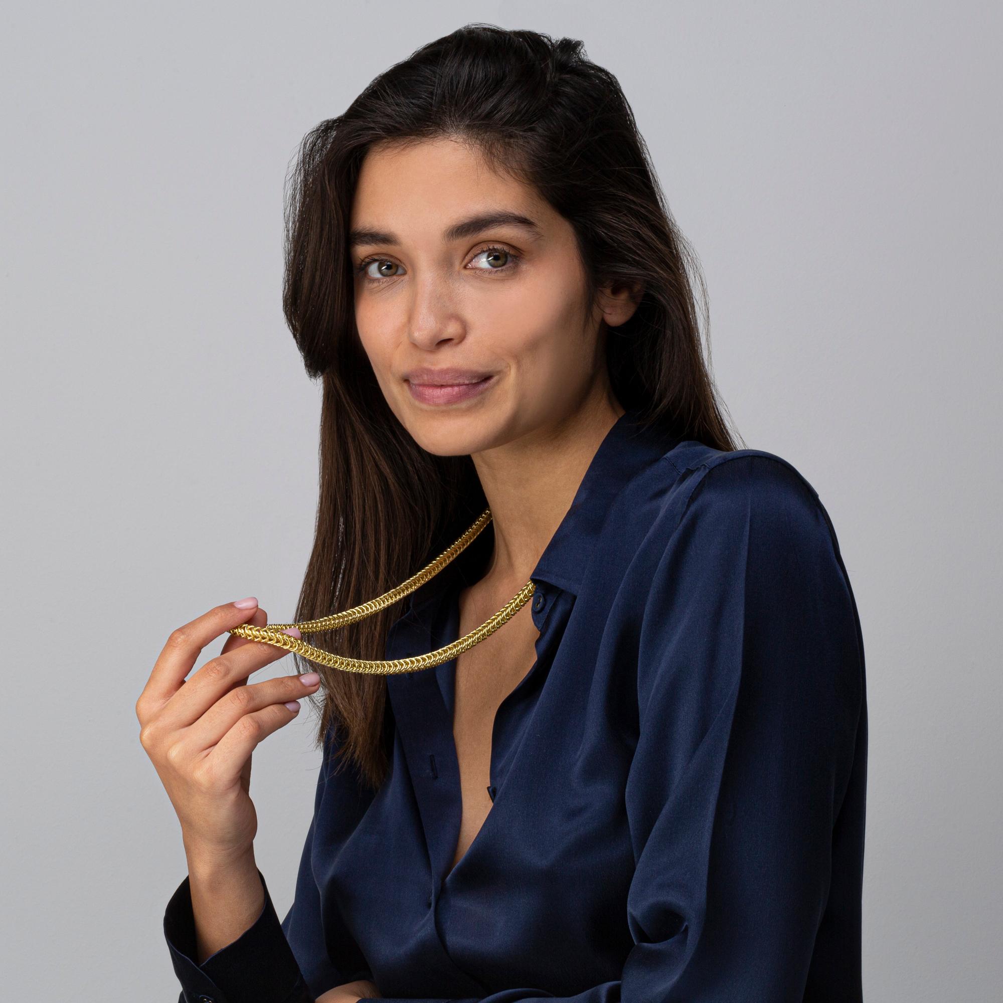 Alex Jona Design Collection, finely hand crafted in Italy, 18 karat yellow gold link necklace. 

Alex Jona jewels stand out, not only for their special design and for the excellent quality of the gemstones, but also for the careful attention given