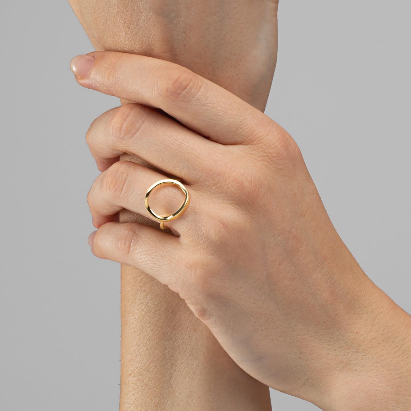 Alex Jona design collection, hand crafted in Italy, open circle hoop ring in 18 karat yellow gold. Ring size 6, can be sized.
Alex Jona jewels stand out, not only for their special design and for the excellent quality of the gemstones, but also for
