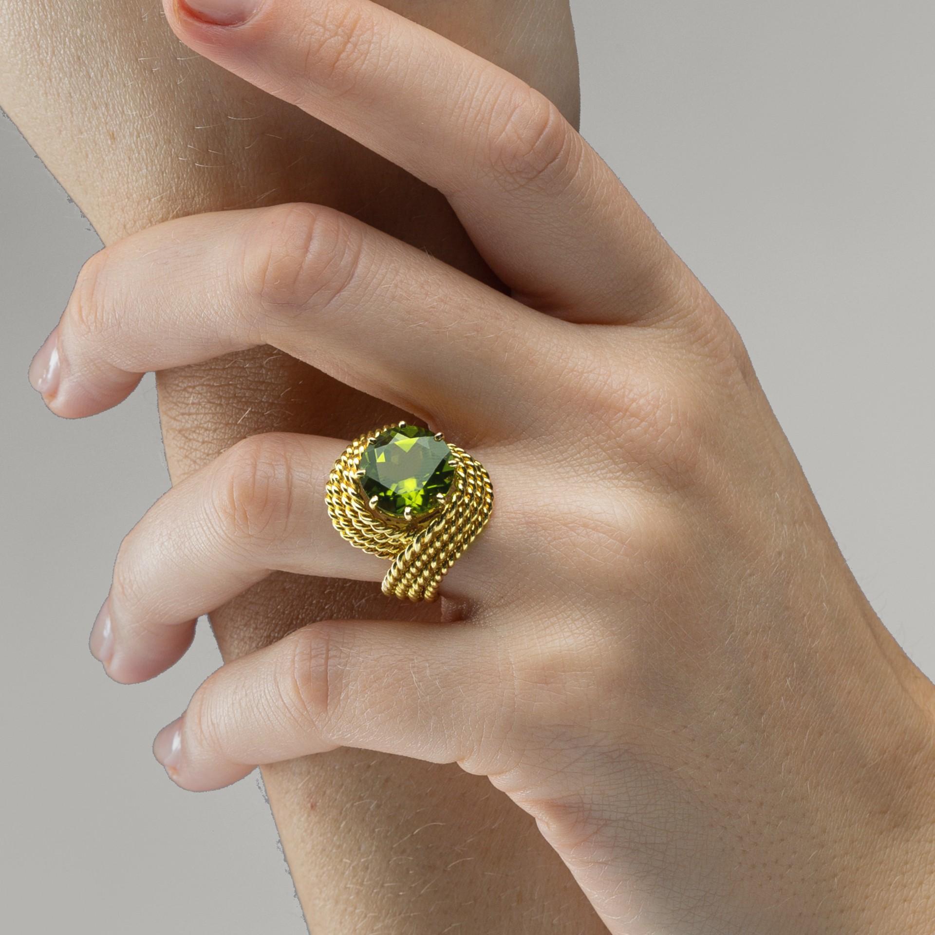 Women's or Men's Alex Jona 18 Karat Yellow Gold Peridot Nou Nou Ring For Sale