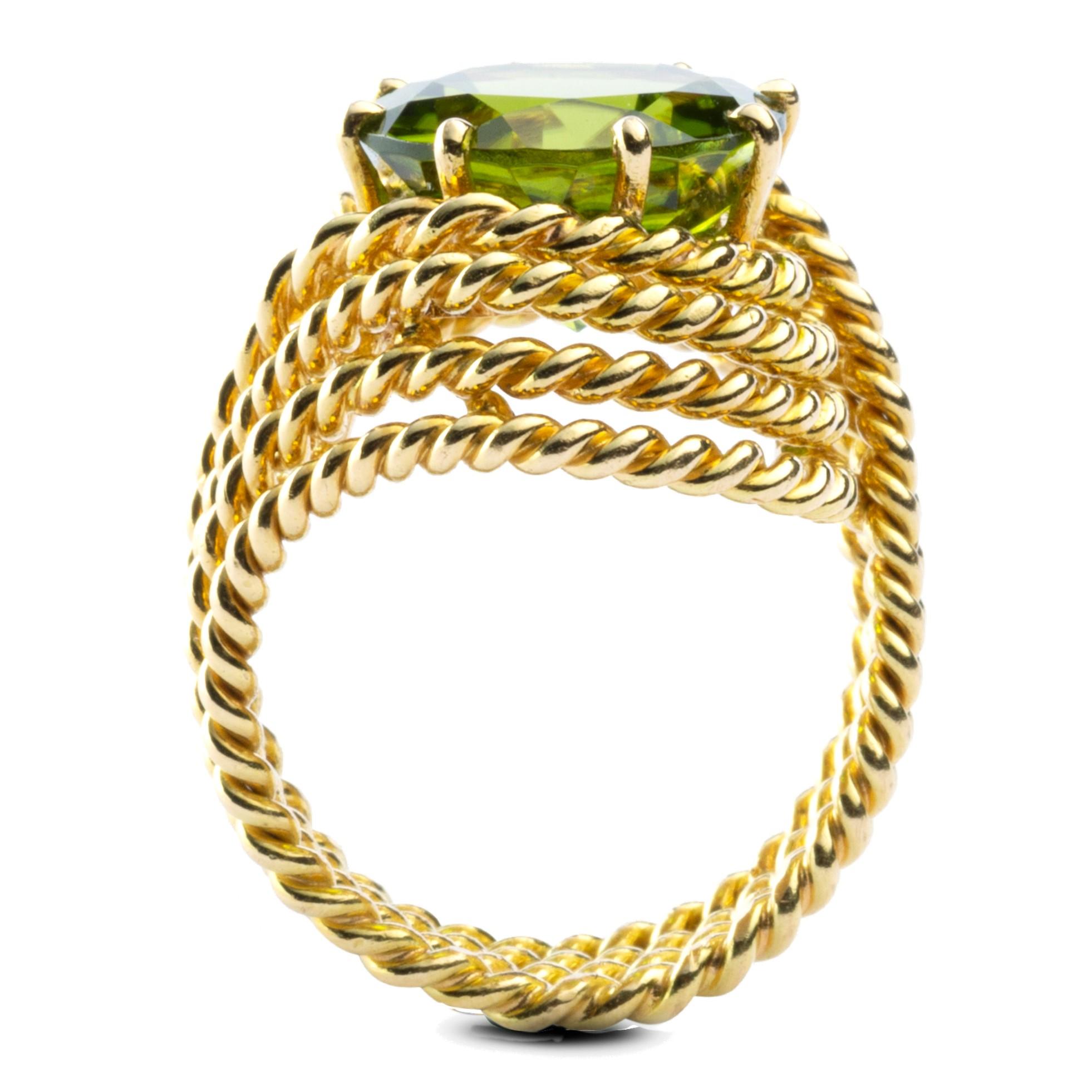 18 Karat Gelbgold Peridot Nou Nou-Ring von Jona im Angebot 1