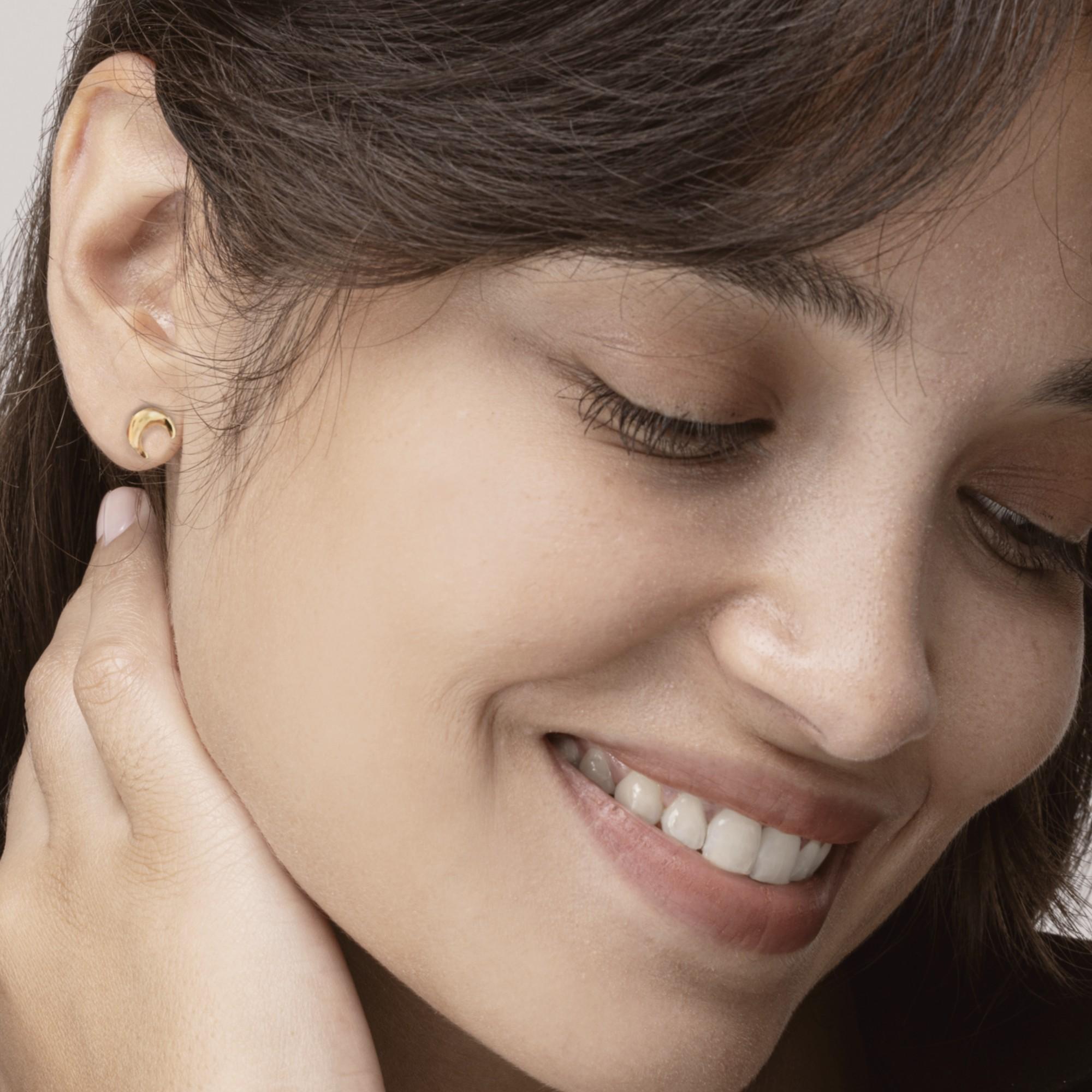 Alex Jona design collection, hand crafted in Italy, 18 karat yellow gold moon earrings.  

Alex Jona jewels stand out, not only for their special design and for the excellent quality of the gemstones, but also for the careful attention given to
