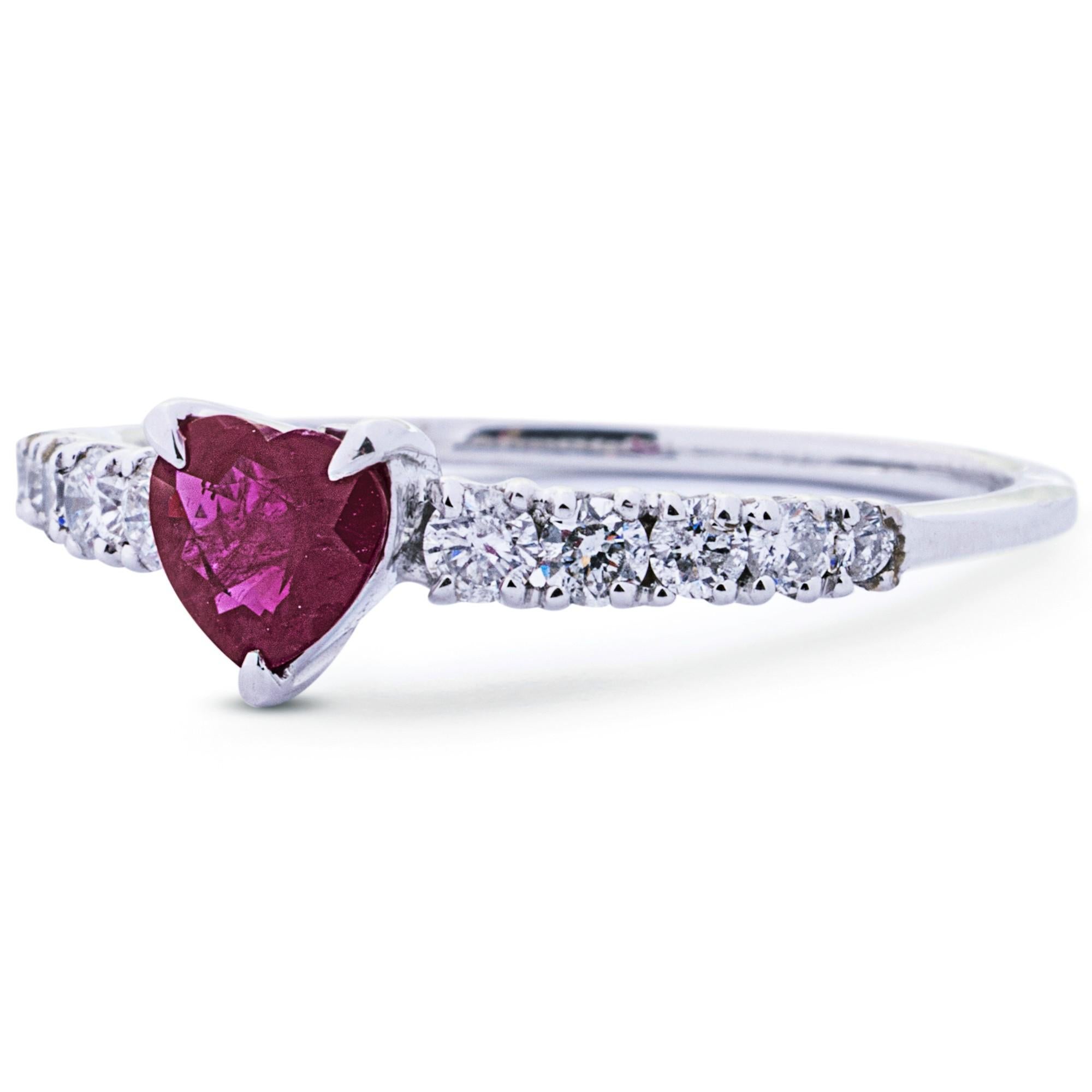 Alex Jona 18k White Gold Ruby Heart & White Diamond Solitaire Ring In New Condition For Sale In Lugano, CH