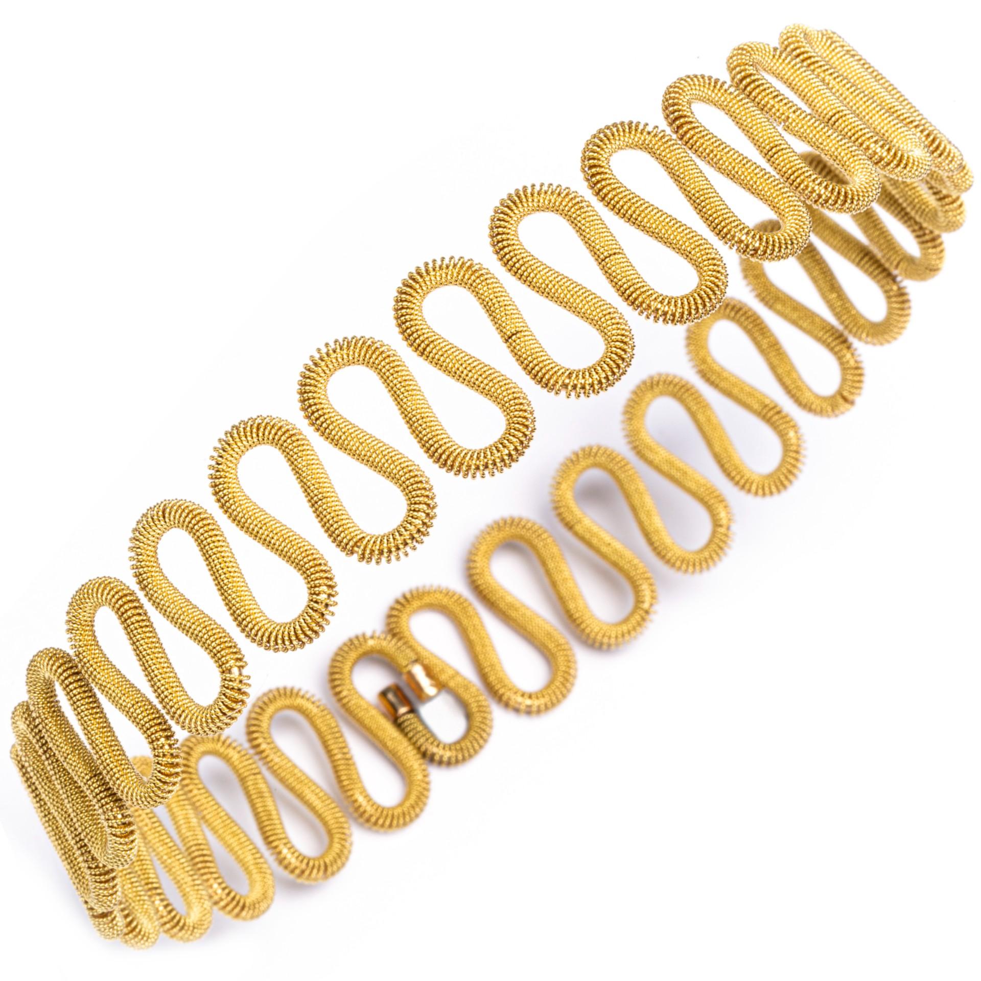 Contemporaneo Collana girocollo flessibile a fili ritorti in oro giallo 18k Alex Jona in vendita