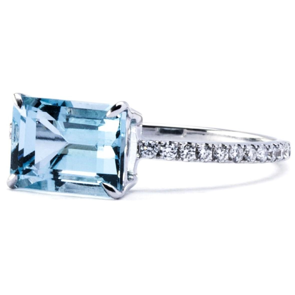Alex Jona Solitärring mit Aquamarin und weißen Diamanten aus Weißgold (Zeitgenössisch) im Angebot