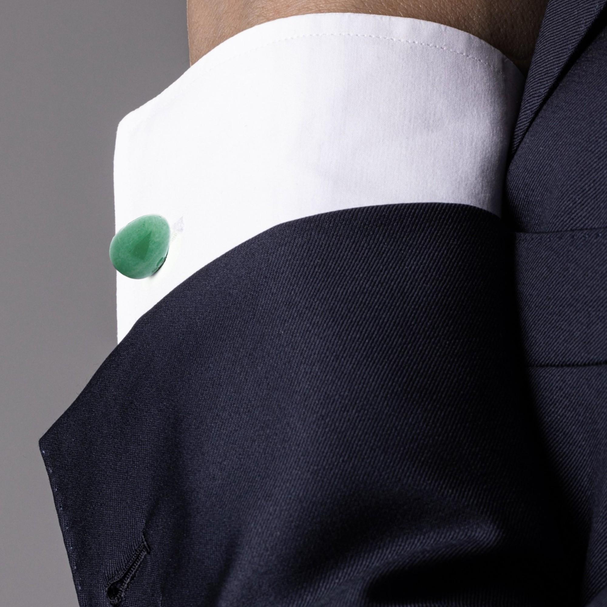 Alex Jona Design-Kollektion, in Italien hergestellt, Manschettenknöpfe aus Sterlingsilber, handgeschnitzter eiförmiger Aventurin und Onyx in Zylinderform.

Die Manschettenknöpfe von Alex Jona zeichnen sich nicht nur durch ihr besonderes Design und