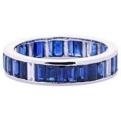 Alex Jona Baguette 18 Karat Gold Eternity-Ring mit blauem Saphir und weißem Diamant