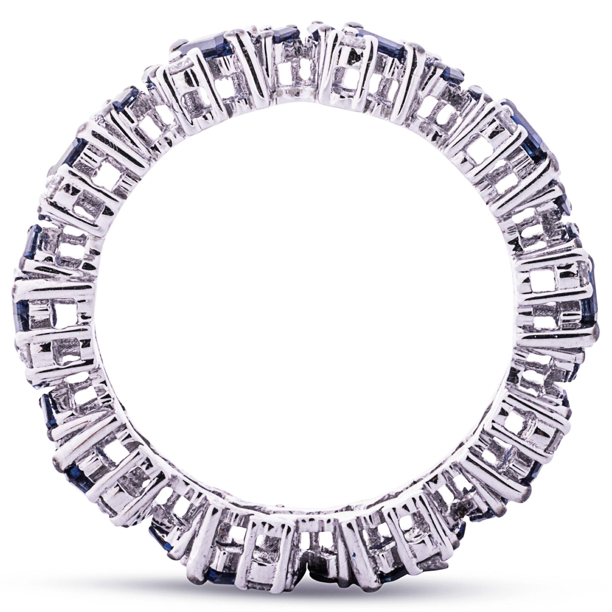 Alex Jona, bague d'éternité en or blanc 18 carats avec saphir bleu taille baguette et diamants en vente 1