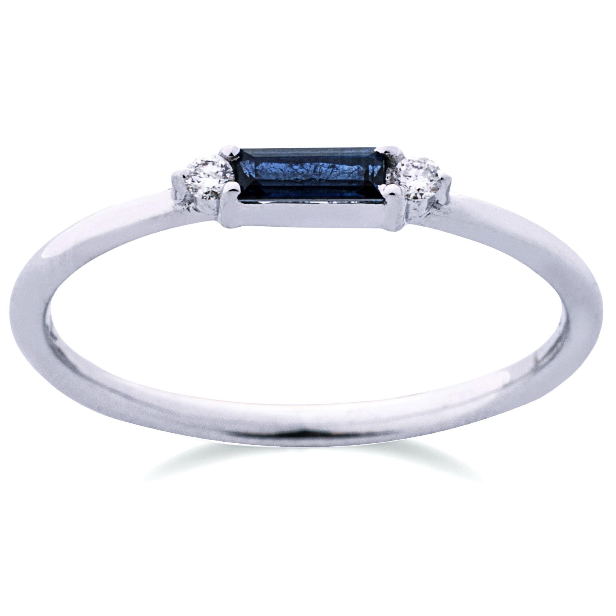 Alex Jona Bague en or blanc 18 carats, saphir bleu taille baguette et diamant blanc Neuf - En vente à Torino, IT