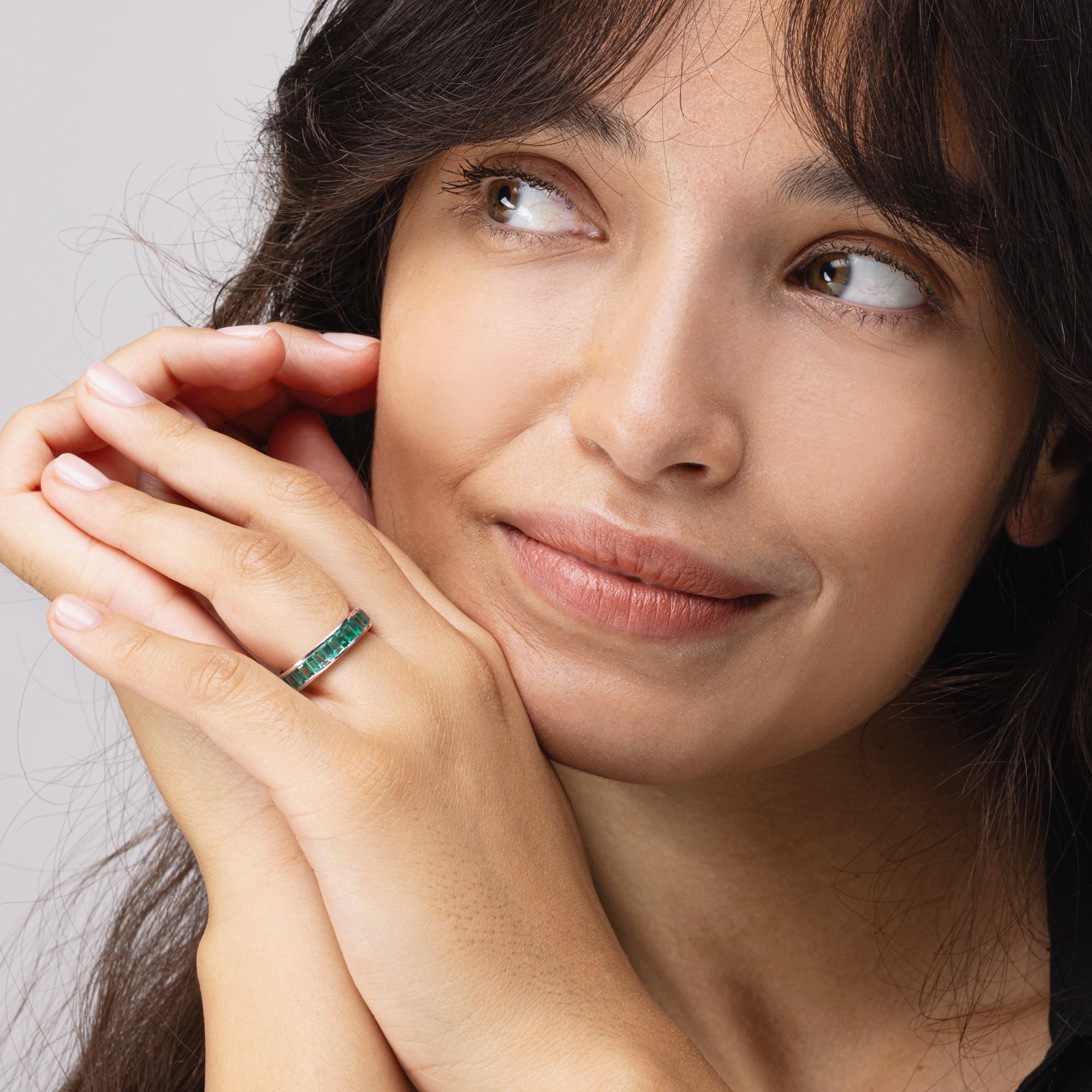 Alex Jona design collection, hand crafted in Italy, 18 karat white gold eternity band ring, set with 3.23 carats of baguette cut emeralds.
Alex Jona gifts stand out, not only for their special design and for the excellent quality, but also for the
