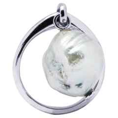Alex Jona, bague baroque en or blanc 18 carats avec perles des mers du Sud