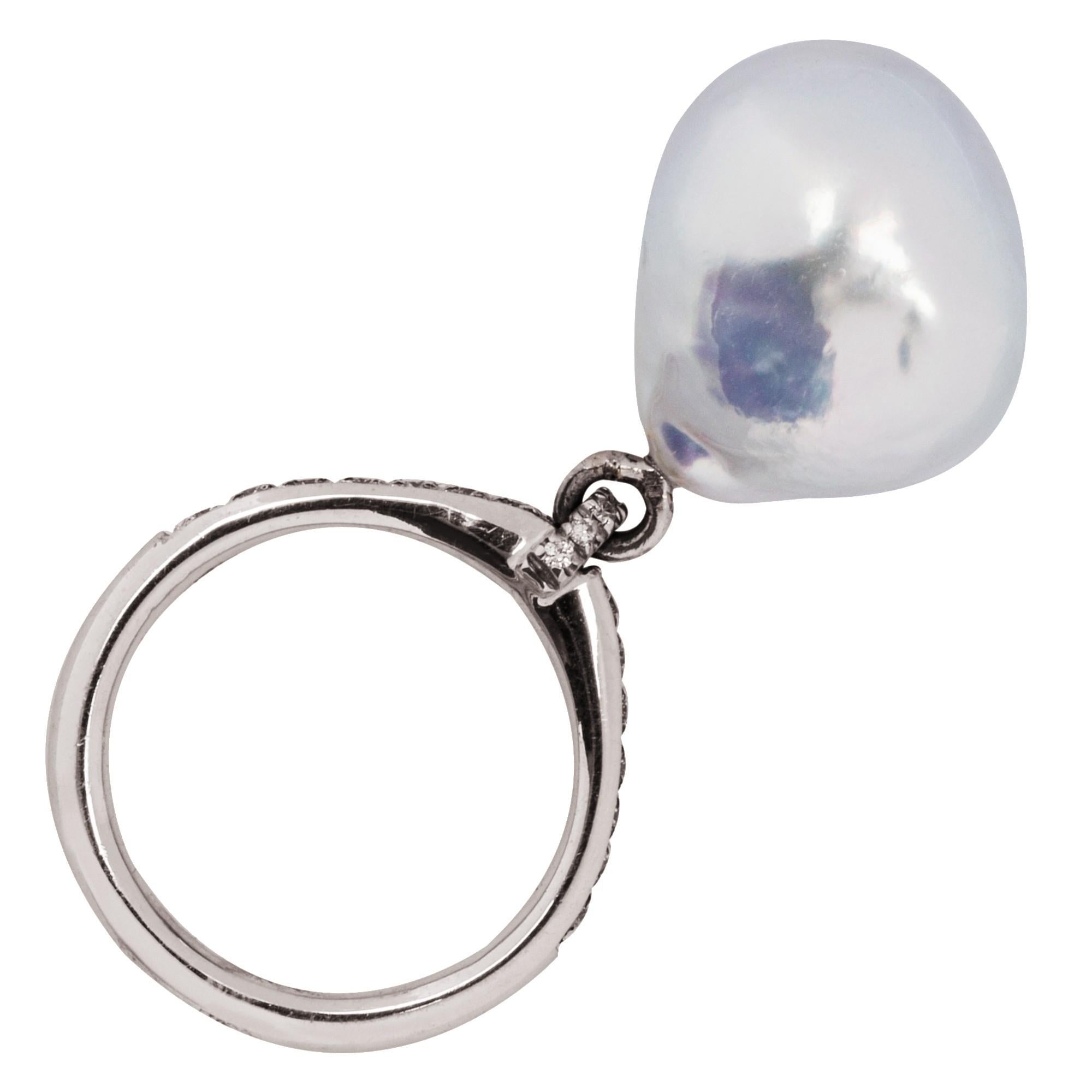 Alex Jona Bague en or blanc 18 carats avec charme en perle des mers du Sud et diamant blanc Neuf - En vente à Lugano, CH