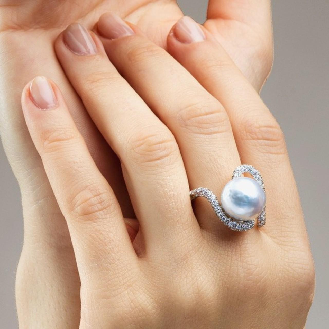 Women's Alex Jona Baroque South Sea Pearl White Diamond 18 Karat White Gold Ring For Sale