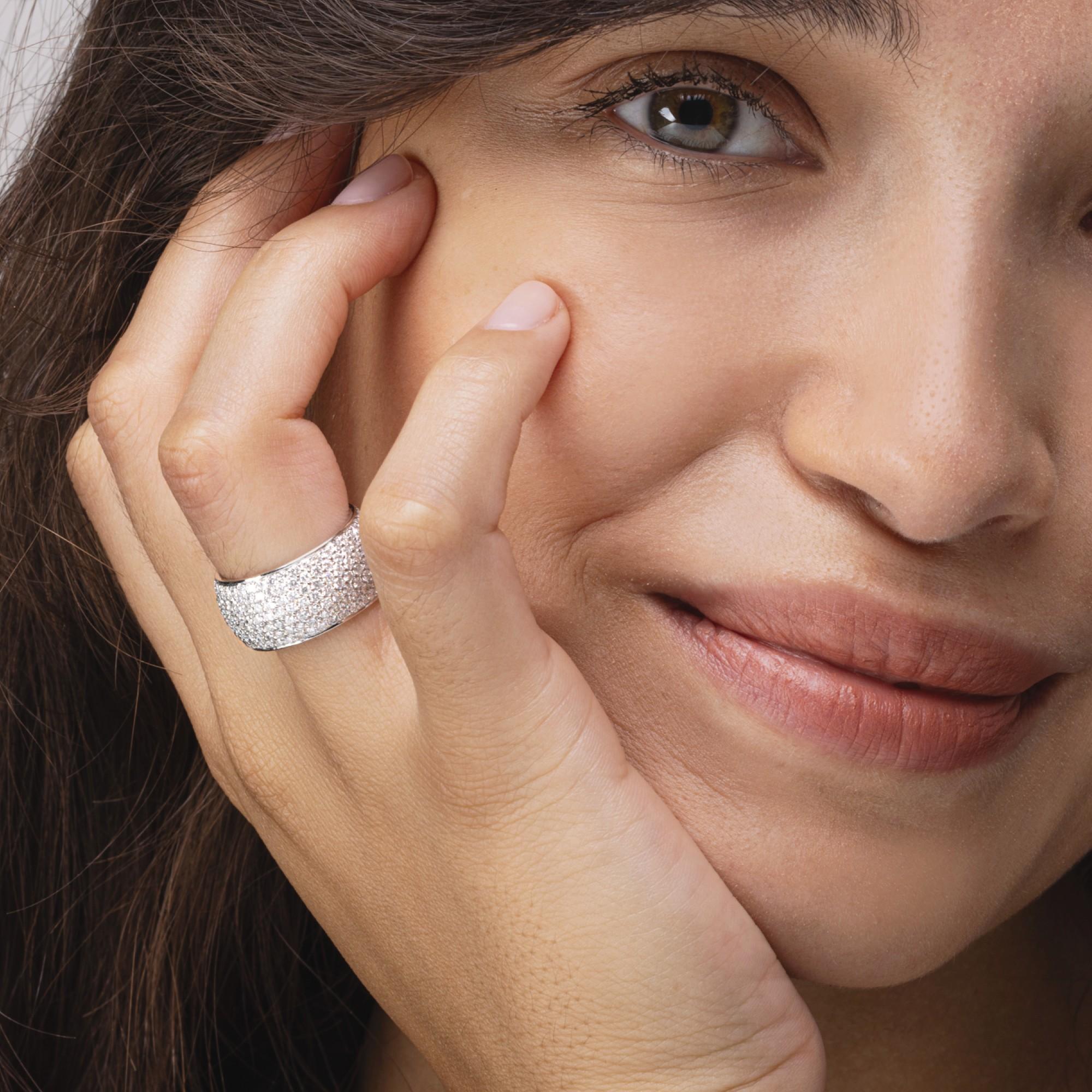 Women's or Men's Alex Jona Barrel White Diamond 18 Karat White Gold Ring Band For Sale