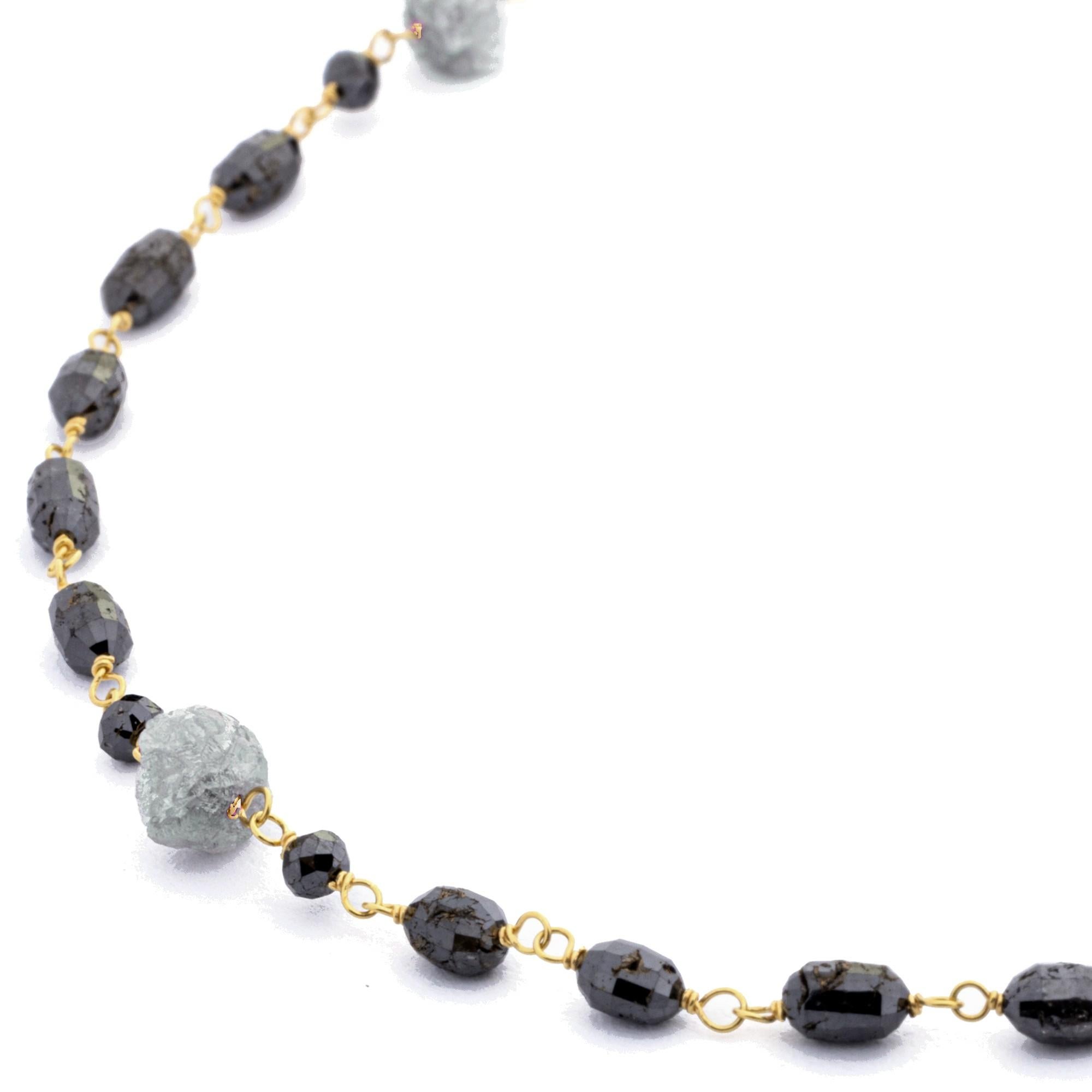 Black and Rough Ice Grey Diamond Necklace in 18 Karat White Gold In New Condition For Sale In Torino, IT