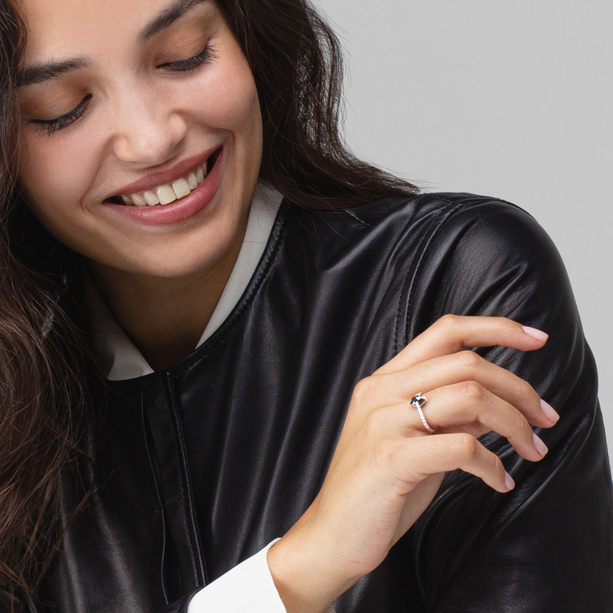 Alex Jona Solitär-Ring, schwarzer Diamant, weißer Diamant, 18 Karat Weißgold im Zustand „Neu“ im Angebot in Lugano, CH