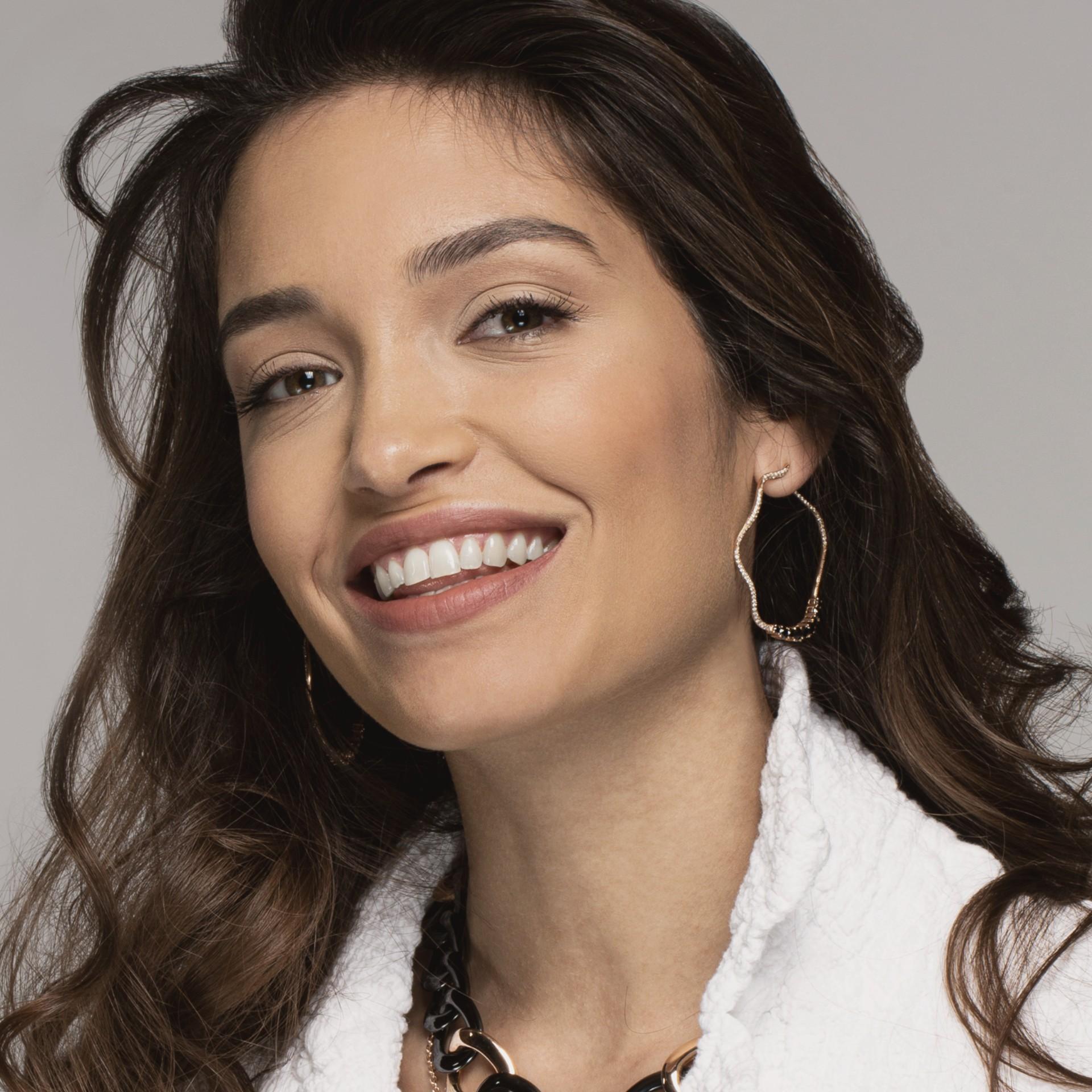 Alex Jona design collection, hand crafted in Italy, hoop earrings in 18 karat rose gold set with 1 carat of white diamonds, G color, VVS1 clarity and 3.37 carats of rose cut black spinels on flexible hinged set. Dimensions : H 1.81 in x W 1.73 in x