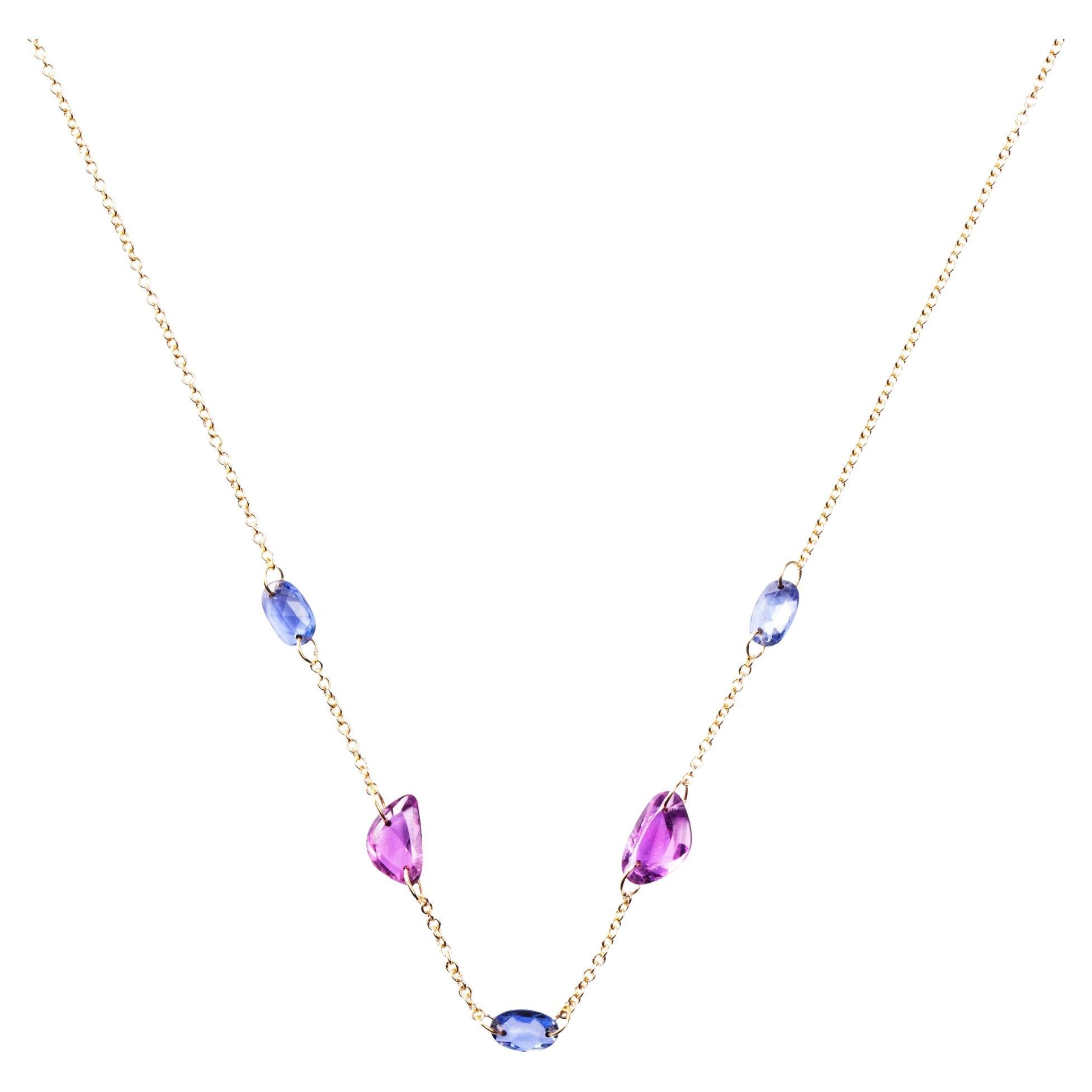 Halskette von Alex Jona mit blauem und rosa Saphir aus 18 Karat Gelbgold