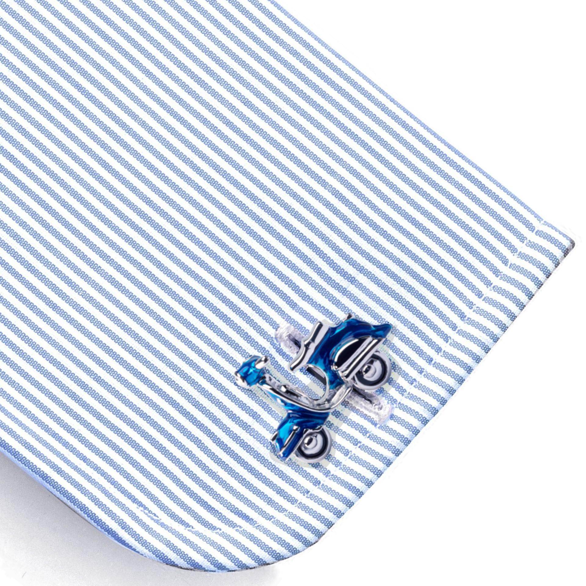 Alex Jona design collection, hand crafted in Italy, blue enamel sterling silver scooter cufflinks.
Dimensions : H 0.65 in x W 0.90 in x D 0.20 in - H 16.60 mm x W 23.05 mm X D 5.17 mm.

Alex Jona cufflinks stand out, not only for their special