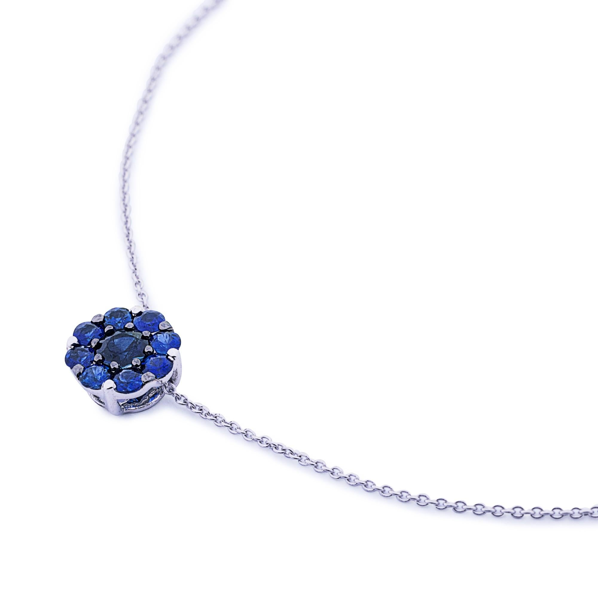 Taille ronde Alex Jona Blue Sapphire 18Karat White Gold Flower Pendant Necklace en vente