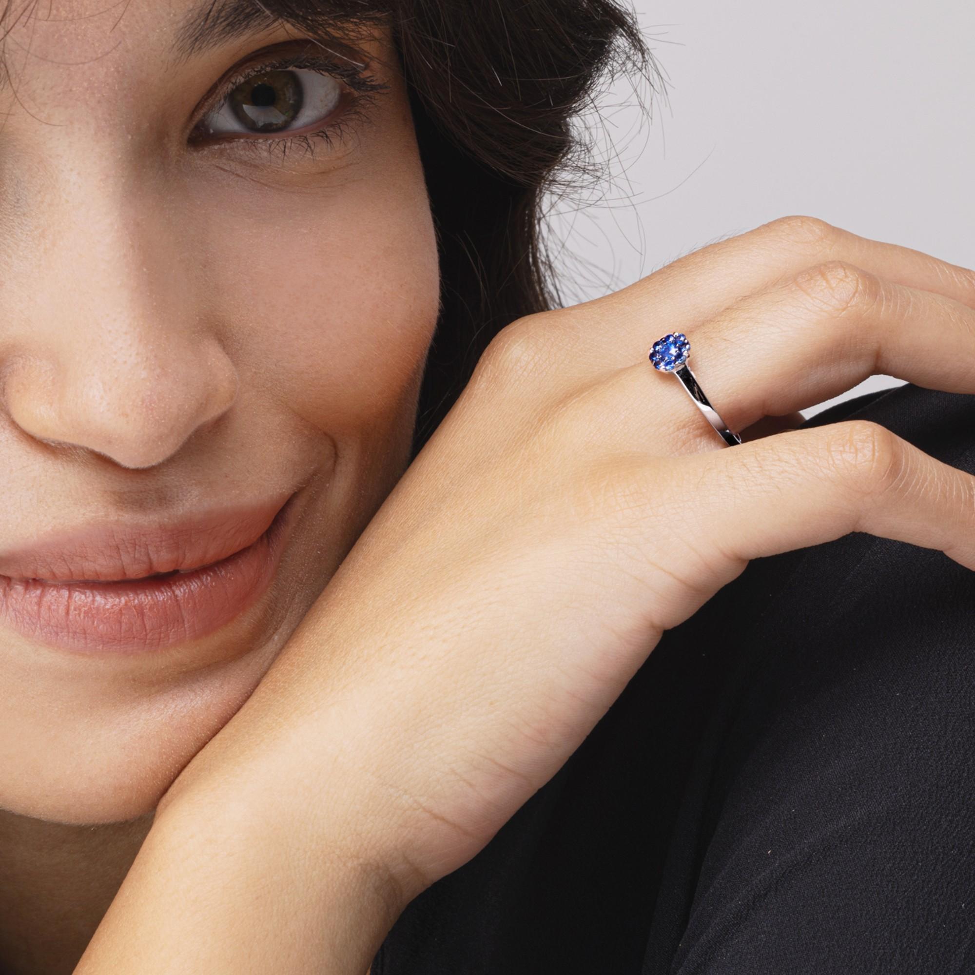 Alex Jona Blue Sapphire Cluster 18 Karat White Gold Ring In New Condition For Sale In Torino, IT