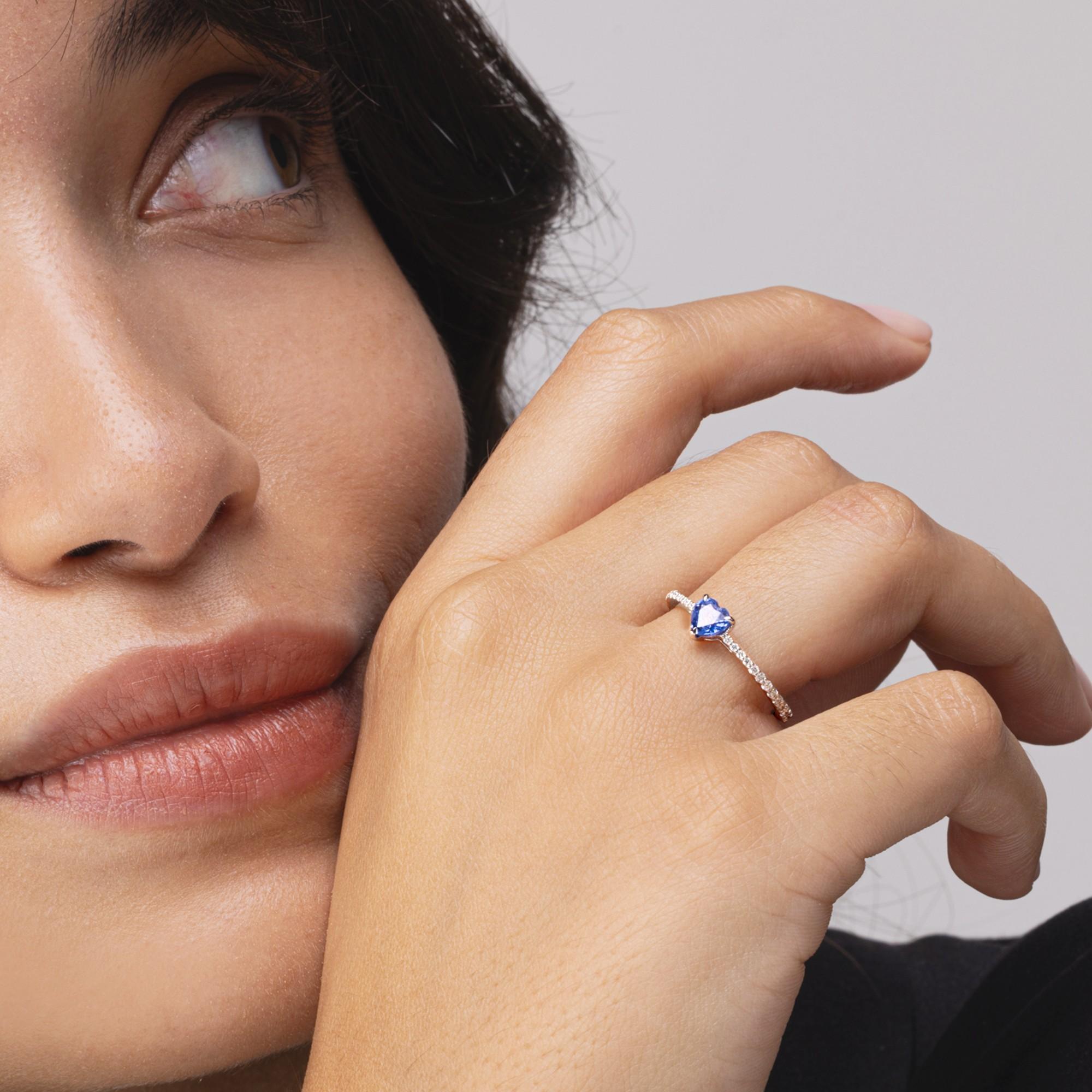 Alex Jona Blue Sapphire Heart & White Diamond 18 Karat White Gold Solitaire Ring In New Condition For Sale In Torino, IT