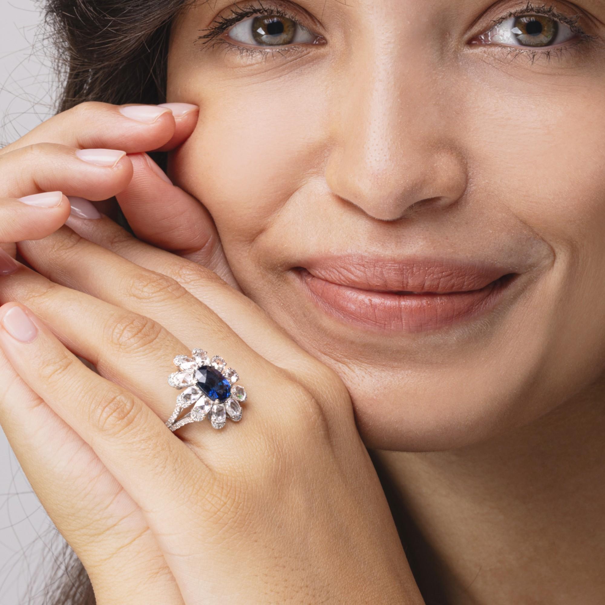 Alex Jona Blue Sapphire White Diamond 18 Karat White Gold Cluster Ring In New Condition For Sale In Torino, IT