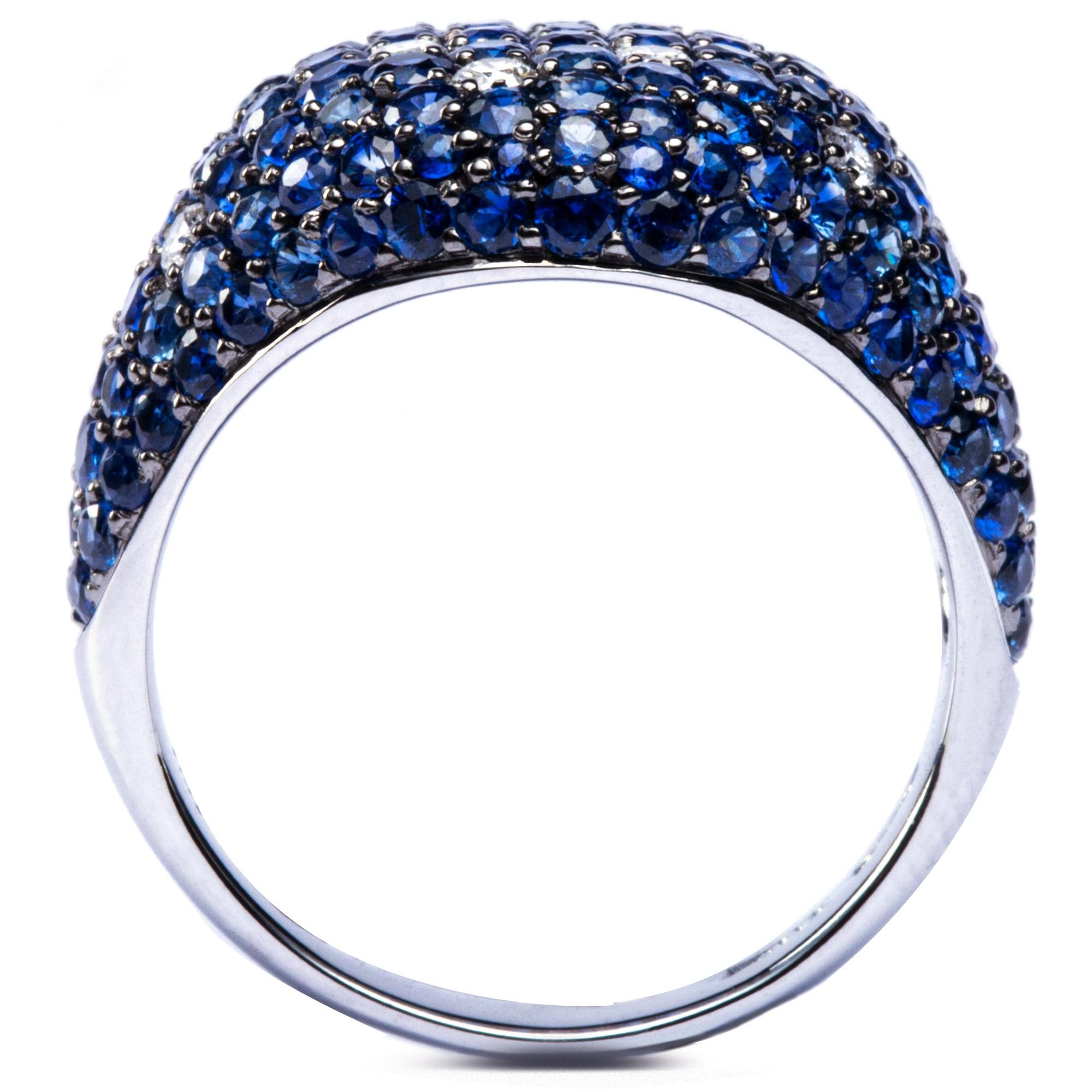 Taglio rotondo Alex Jona Anello con zaffiro blu e diamante bianco in oro bianco 18 carati in vendita