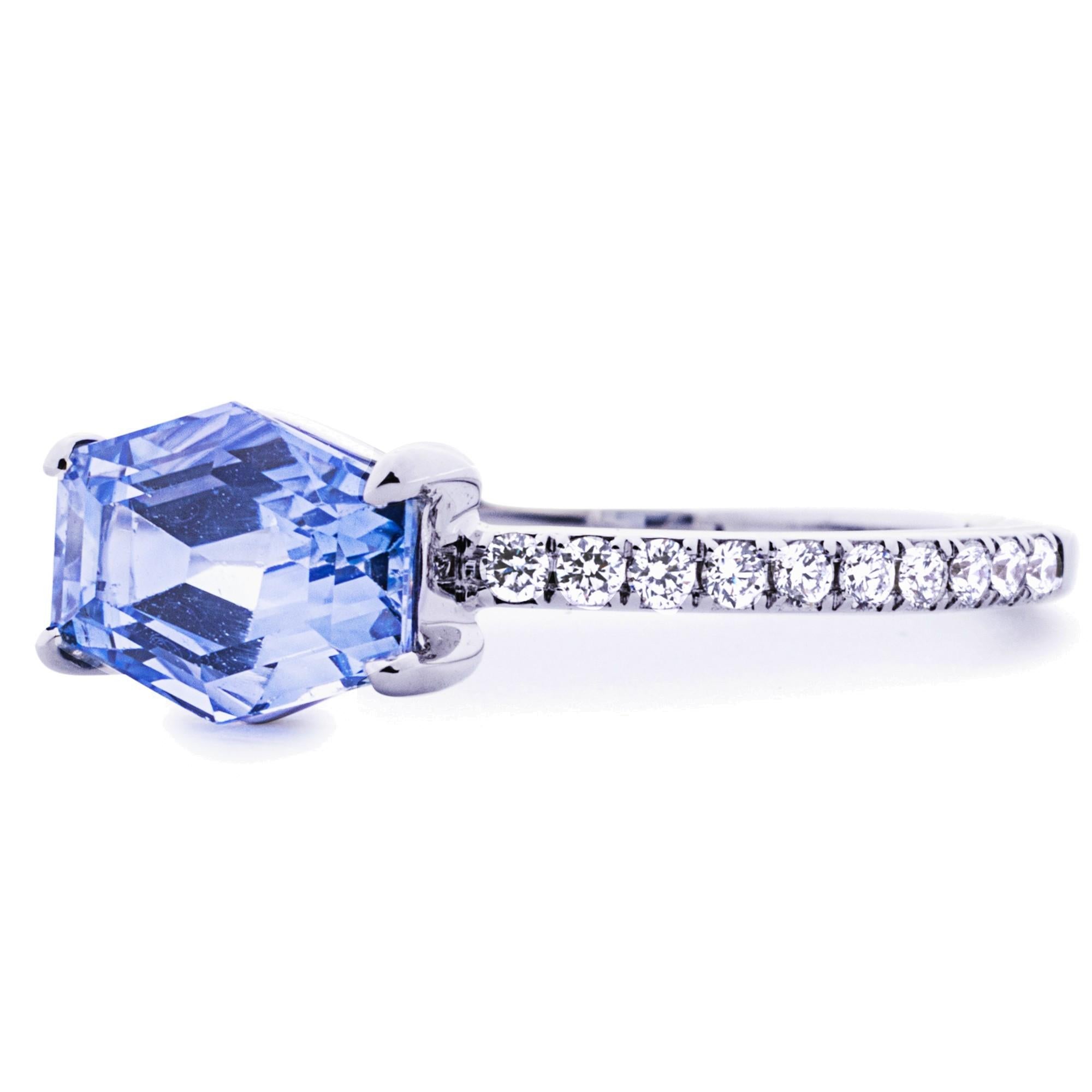 Alex Jona Solitär-Ring aus Weißgold mit blauem Saphir und weißem Diamant (Ovalschliff) im Angebot