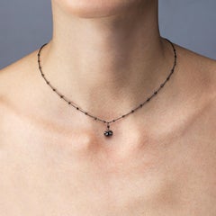 Collier à maillons en or blanc 18 carats avec diamants noirs taillés en briolette Alex Jona
