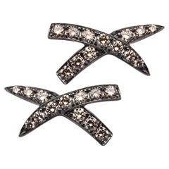 Alex Jona - Boucles d'oreilles "X" en or blanc Rhodium noir et diamants bruns