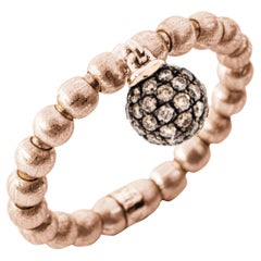 Anillo de oro rosa de 18 quilates flexible con diamantes Alex Jona Brown