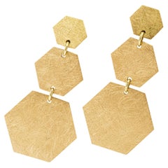 Alex Jona Pendants d'oreilles hexagonaux brossés en or jaune 18 carats