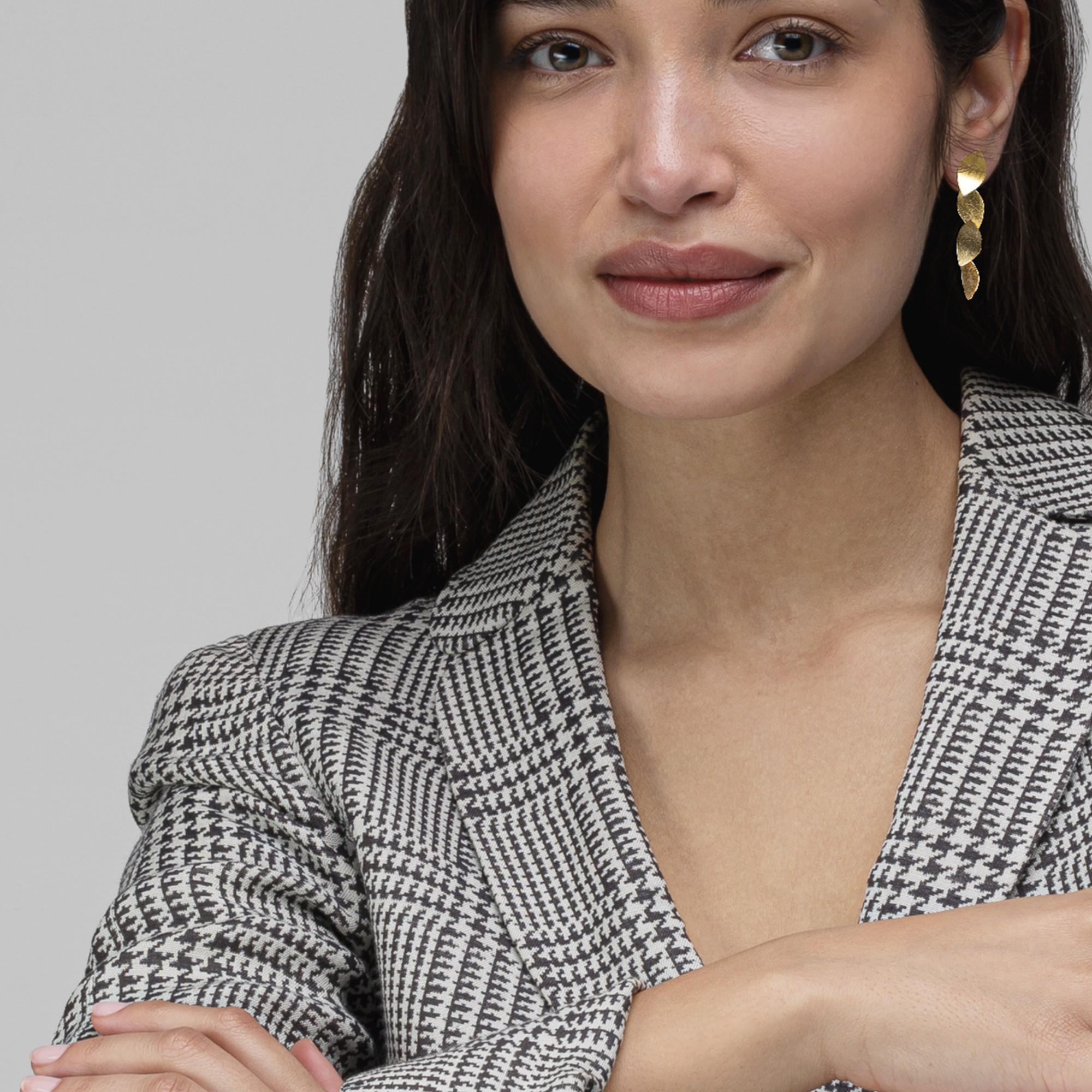 Alex Jona Brushed 18 Karat Yellow Gold Multiple Leaves Pendant Earrings In New Condition For Sale In Lugano, CH