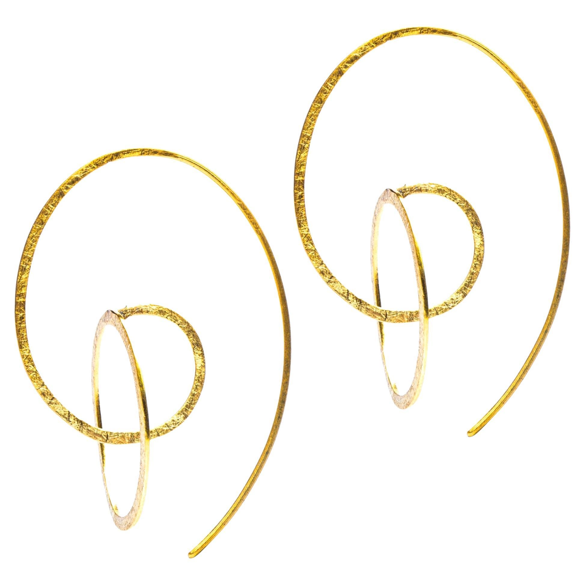 Alex Jona Pendants d'oreilles brossés en or jaune 18 carats en vente