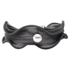 Gewebtes Pliss-Armband aus brüniertem Sterlingsilber mit Perlen von Jona