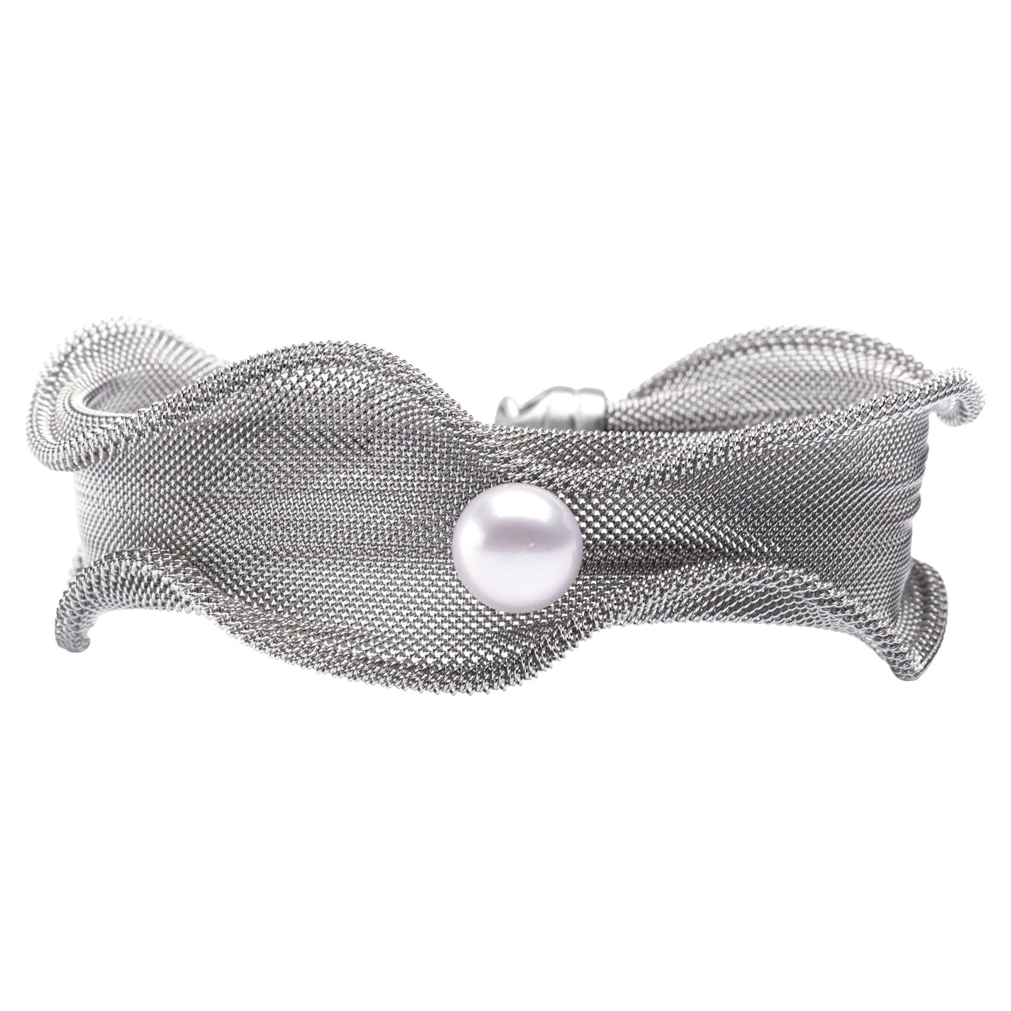 Gewebtes Pliss-Armband aus brüniertem Sterlingsilber mit Perlen von Jona im Angebot