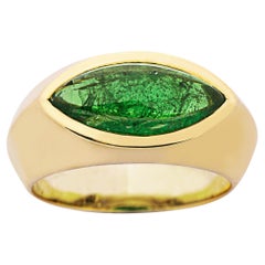 Anello Alex Jona con cabochon di tsavorite in oro giallo 18 carati