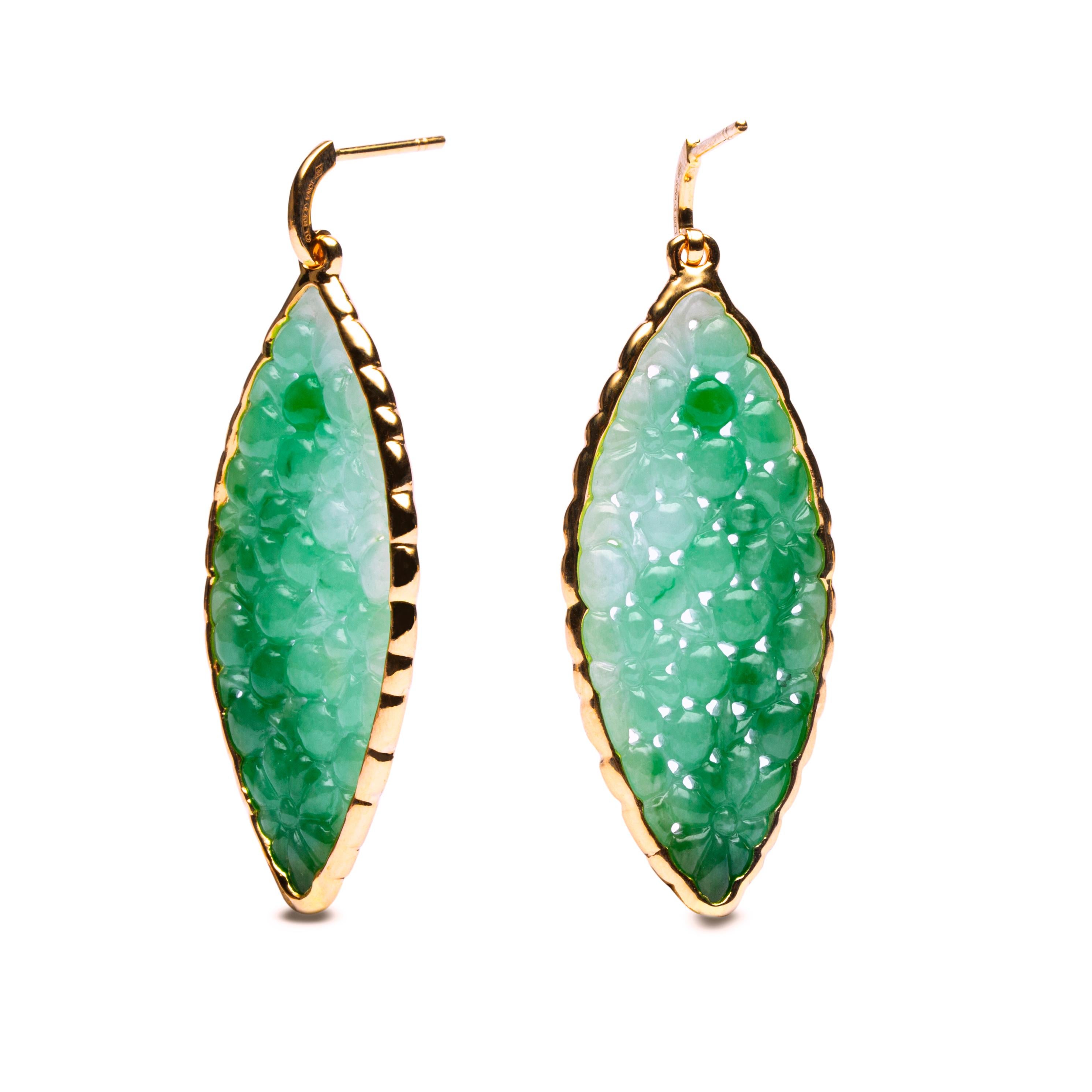 Contemporary Alex Jona Carved Burmese Jadeite Jade Yellow Gold Pendant Earrings