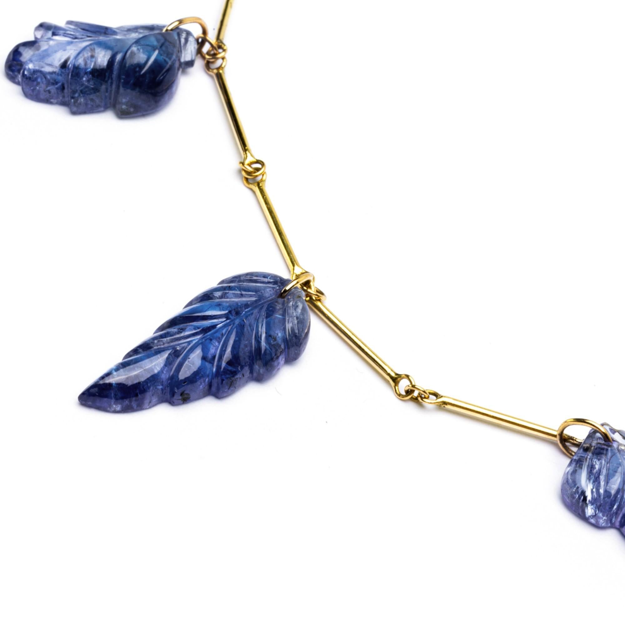 Contemporary Alex Jona Carved Tanzanite Leaves Yellow Gold Link Necklace For Sale