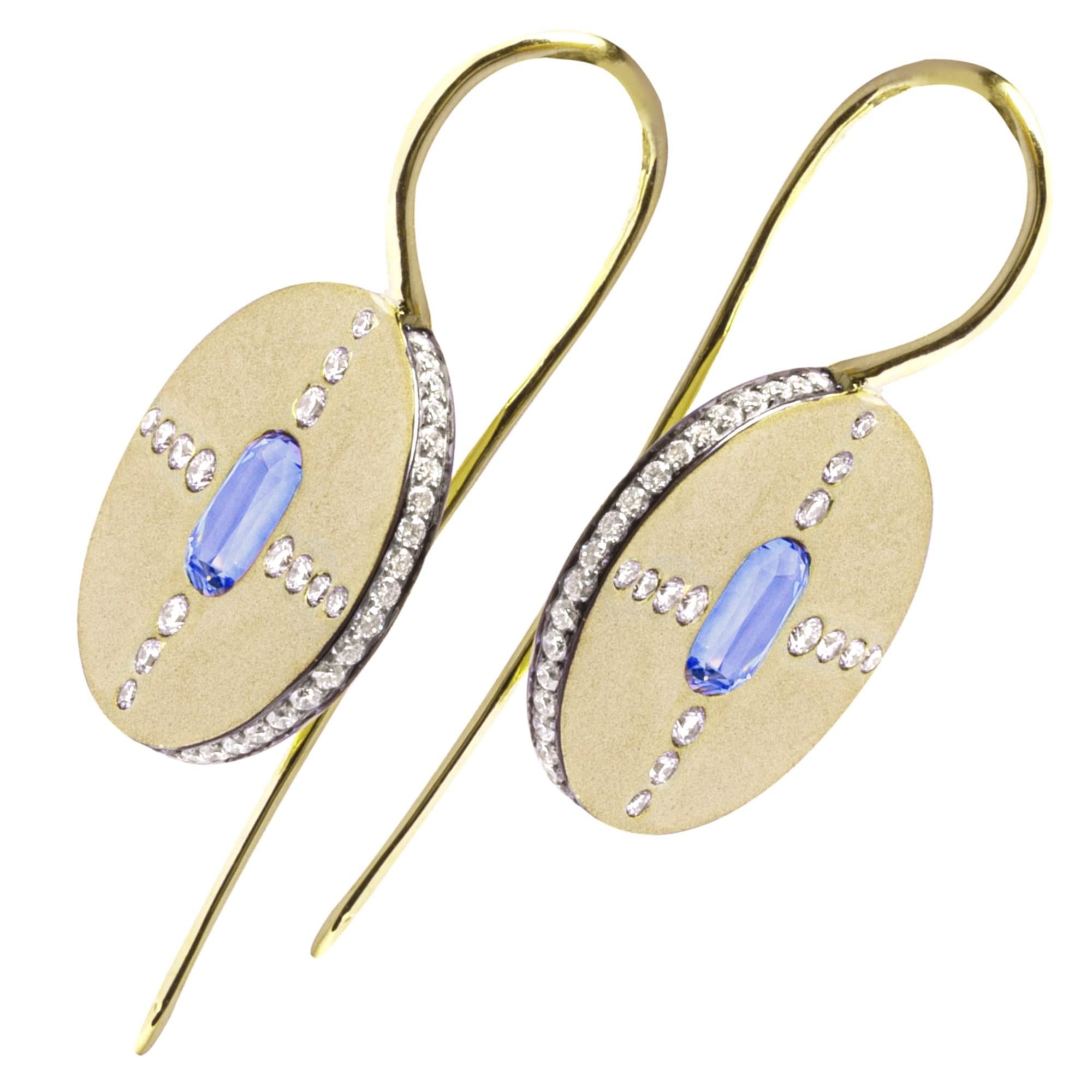 Taille ronde Alex Jona, boucles d'oreilles Ceylan en or jaune 18 carats, saphir bleu et diamant blanc en vente