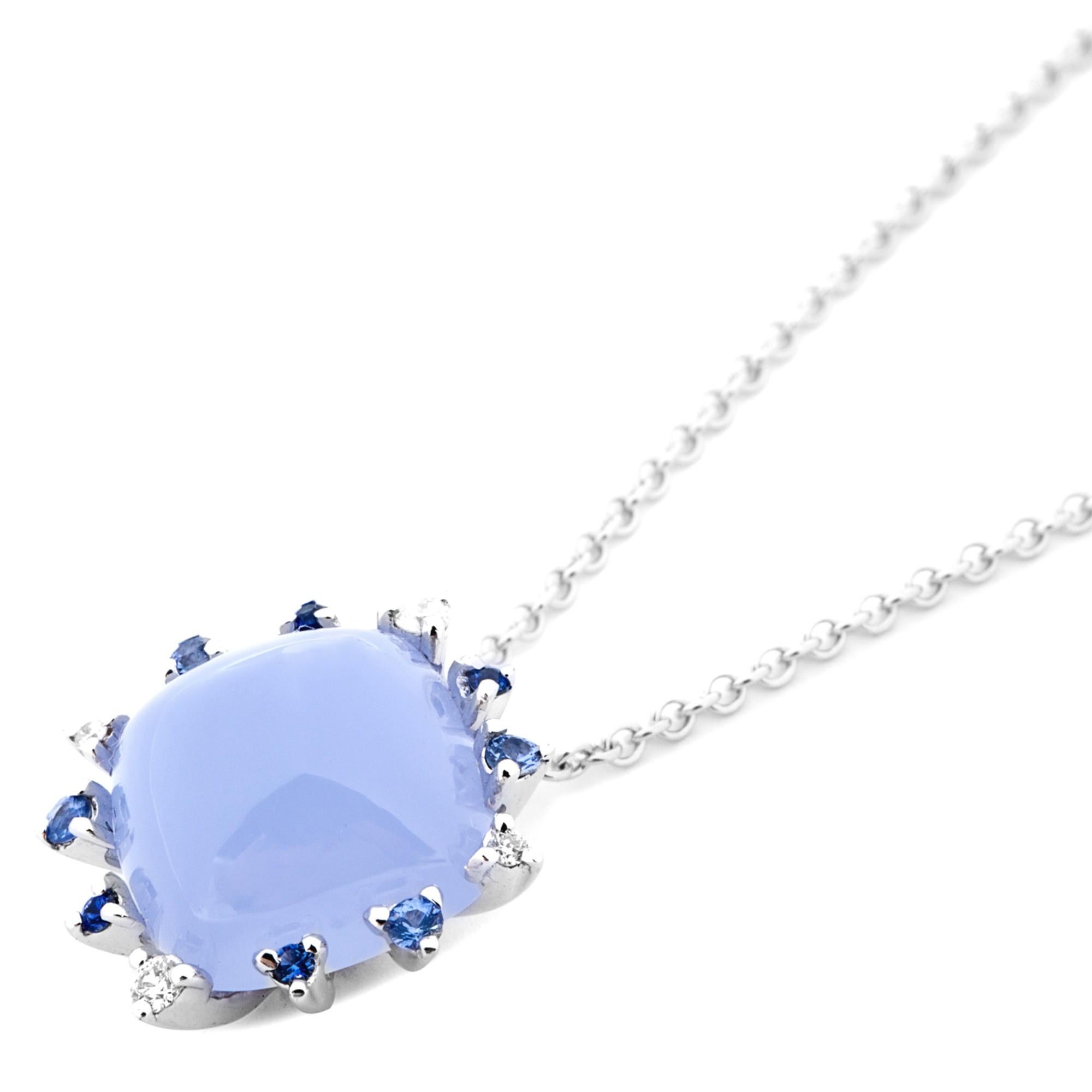 Weißer Diamantschliff von Jona Chalcedon. Blauer blauer Saphir 18 Karat Weißgold Pendelleuchte. Halskette (Rundschliff) im Angebot