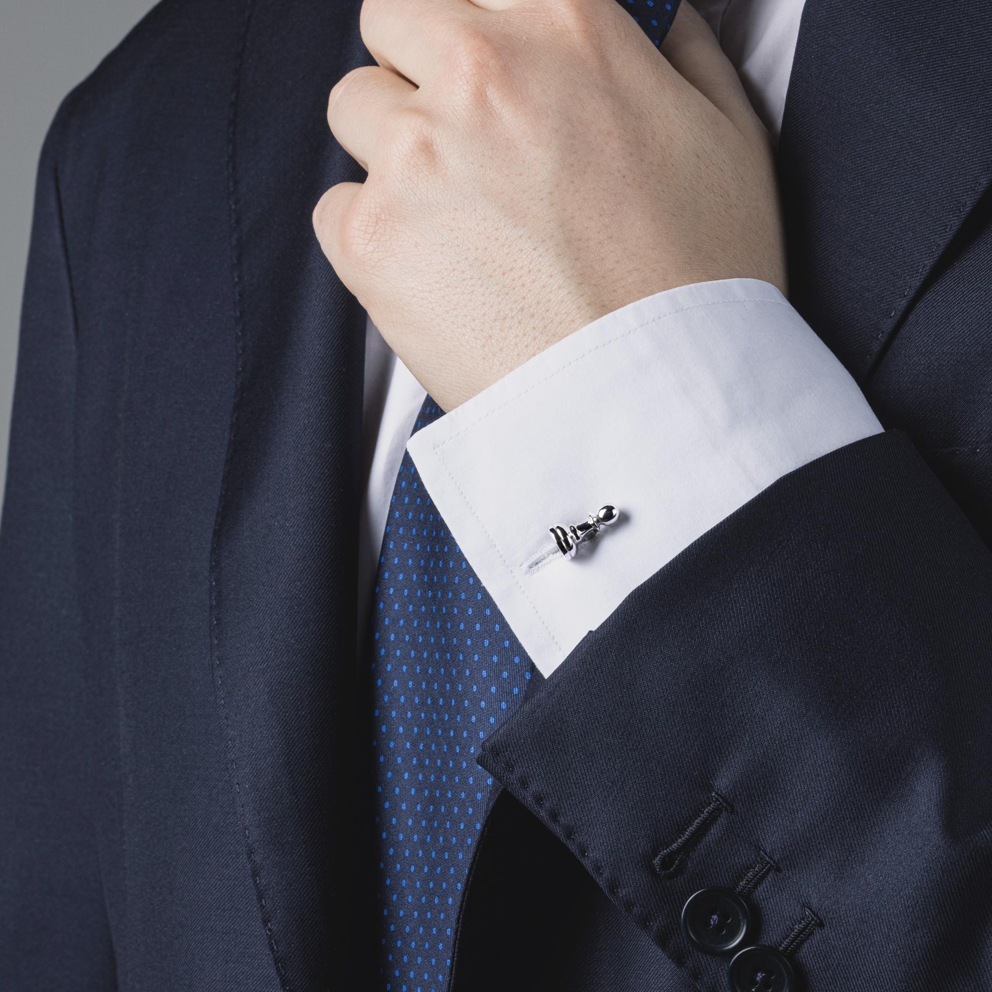 Collection Alex Jona, fabriqués à la main en Italie, boutons de manchette Chess Pawn en argent sterling. 

Les boutons de manchette Alex Jona se distinguent, non seulement par leur design particulier et leur excellente qualité, mais aussi par