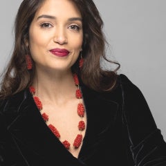 Collana Alex Jona con pompon di corallo in oro giallo 18 carati