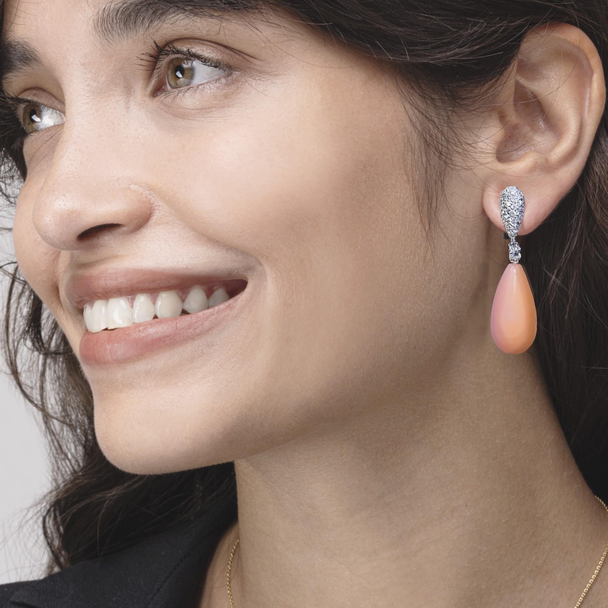 Alex Jona design collection, hand crafted in Italy, 18 karat white gold drop earrings set with 1.20 carats of white diamonds, suspending two mediterranean coral drops.
Alex Jona jewels stand out, not only for their special design and for the